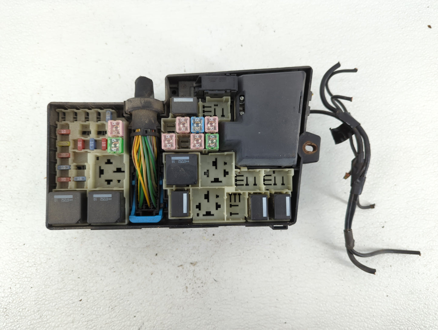 2010 Volvo V40 Fusebox Fuse Box Panel Relay Module P/N:8688040 Fits Fits 2008 2009 OEM Used Auto Parts - Oemusedautoparts1.c