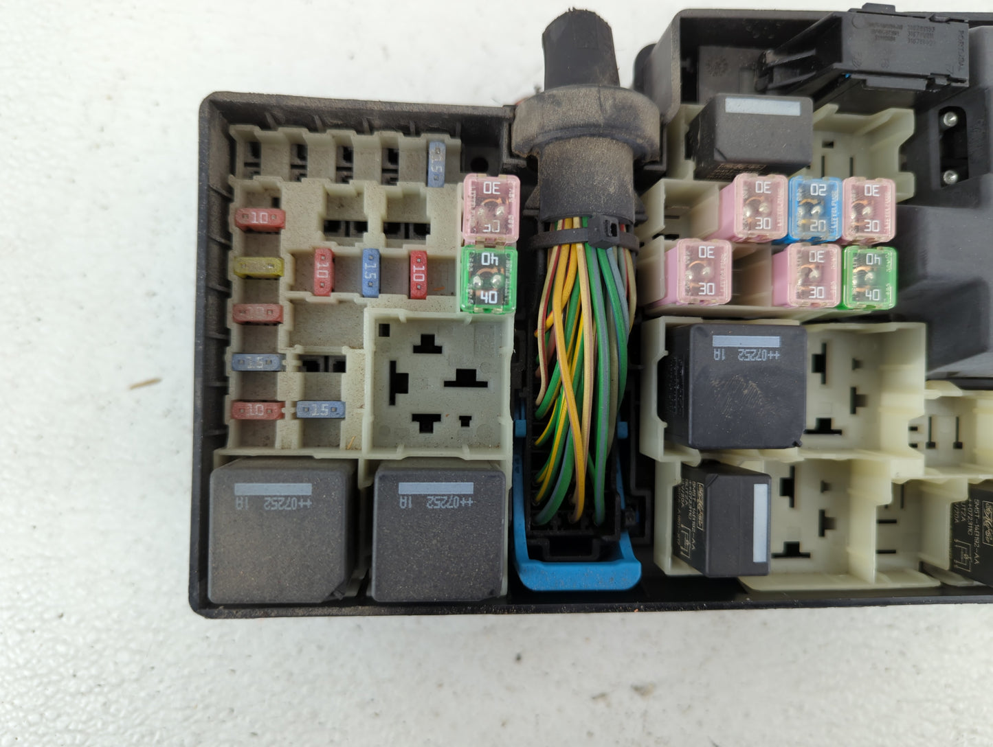 2010 Volvo V40 Fusebox Fuse Box Panel Relay Module P/N:8688040 Fits Fits 2008 2009 OEM Used Auto Parts - Oemusedautoparts1.c