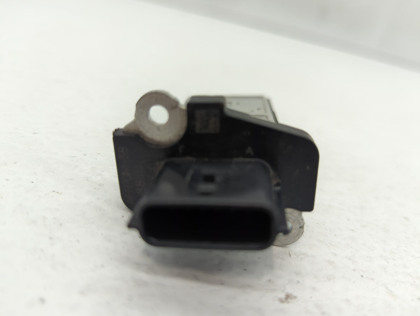 Volvo V40 Mass Air Flow Meter Maf - Oemusedautoparts1.com