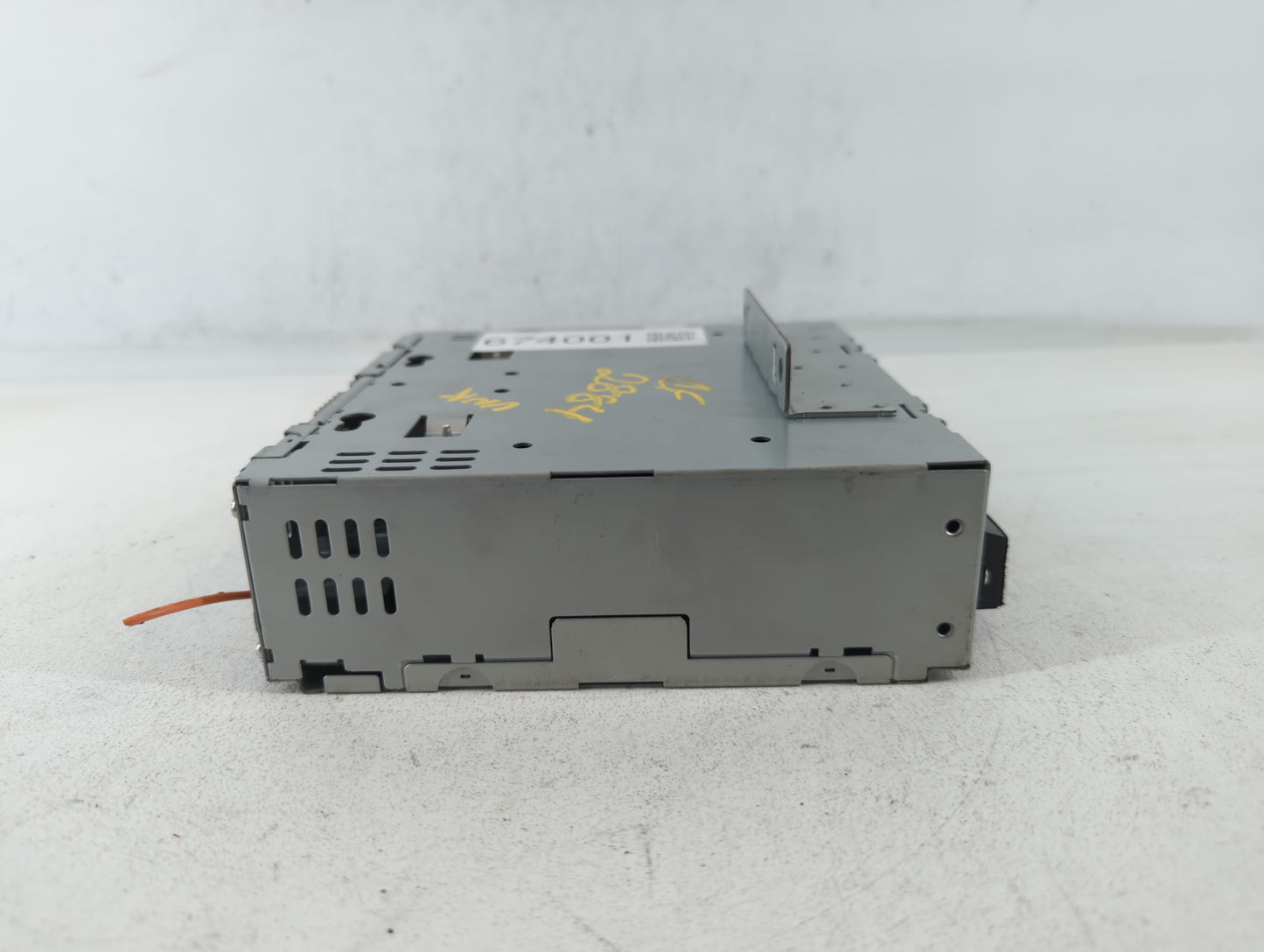 Volvo V40 Am Fm Cd Player Radio Receiver - Oemusedautoparts1.com