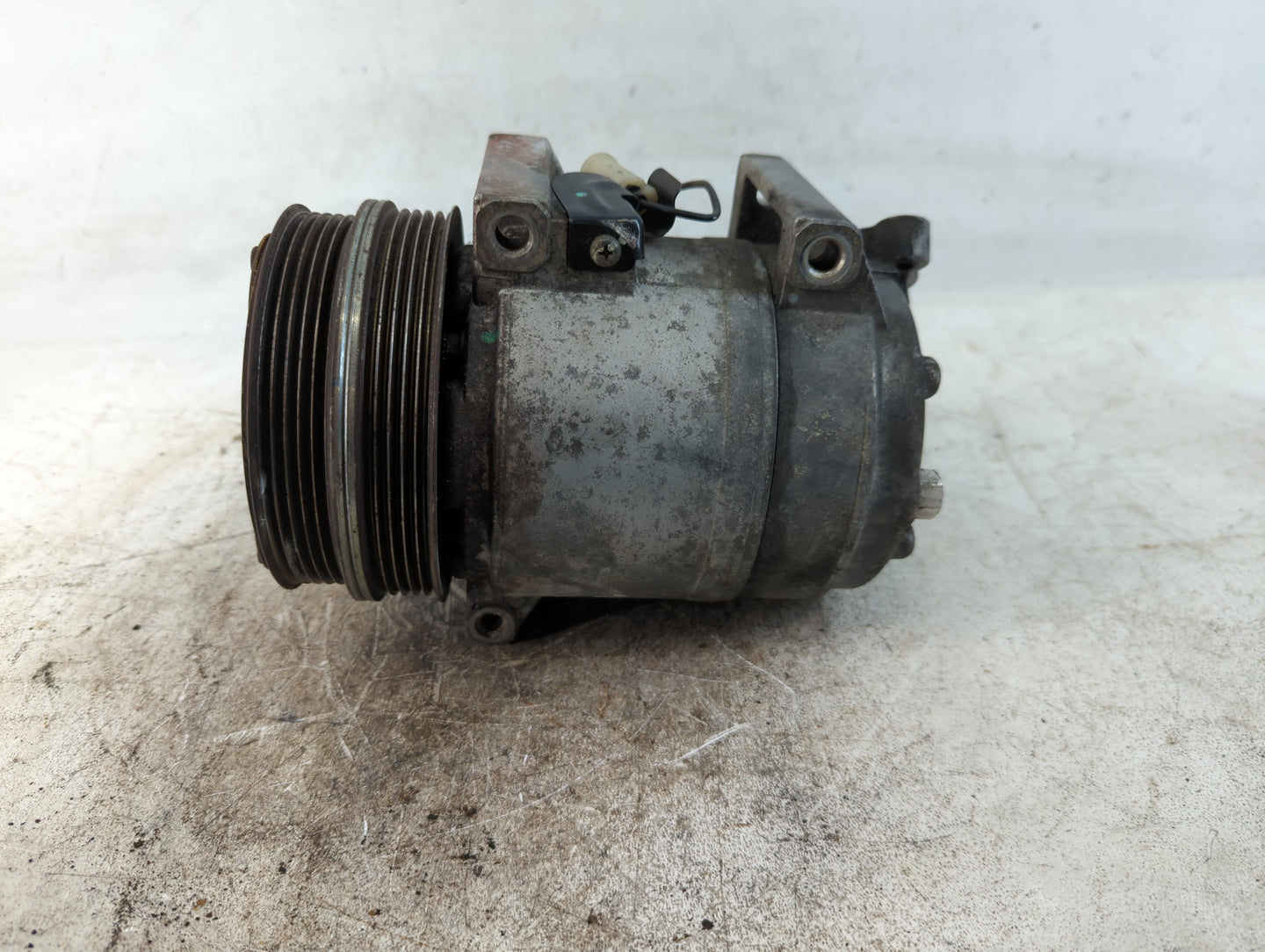 Volvo V40 Air Conditioning A/c Ac Compressor Oem - Oemusedautoparts1.com