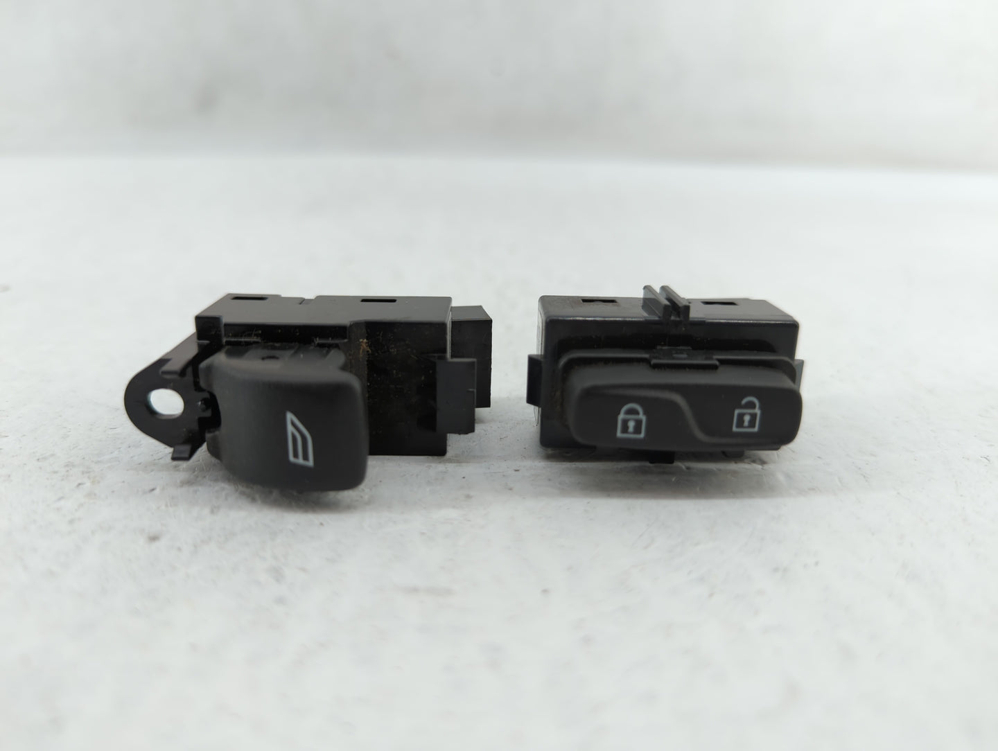 2010 Volvo V70 Master Power Window Switch Replacement Driver Side Left P/N:31272006 Fits OEM Used Auto Parts - Oemusedautopa