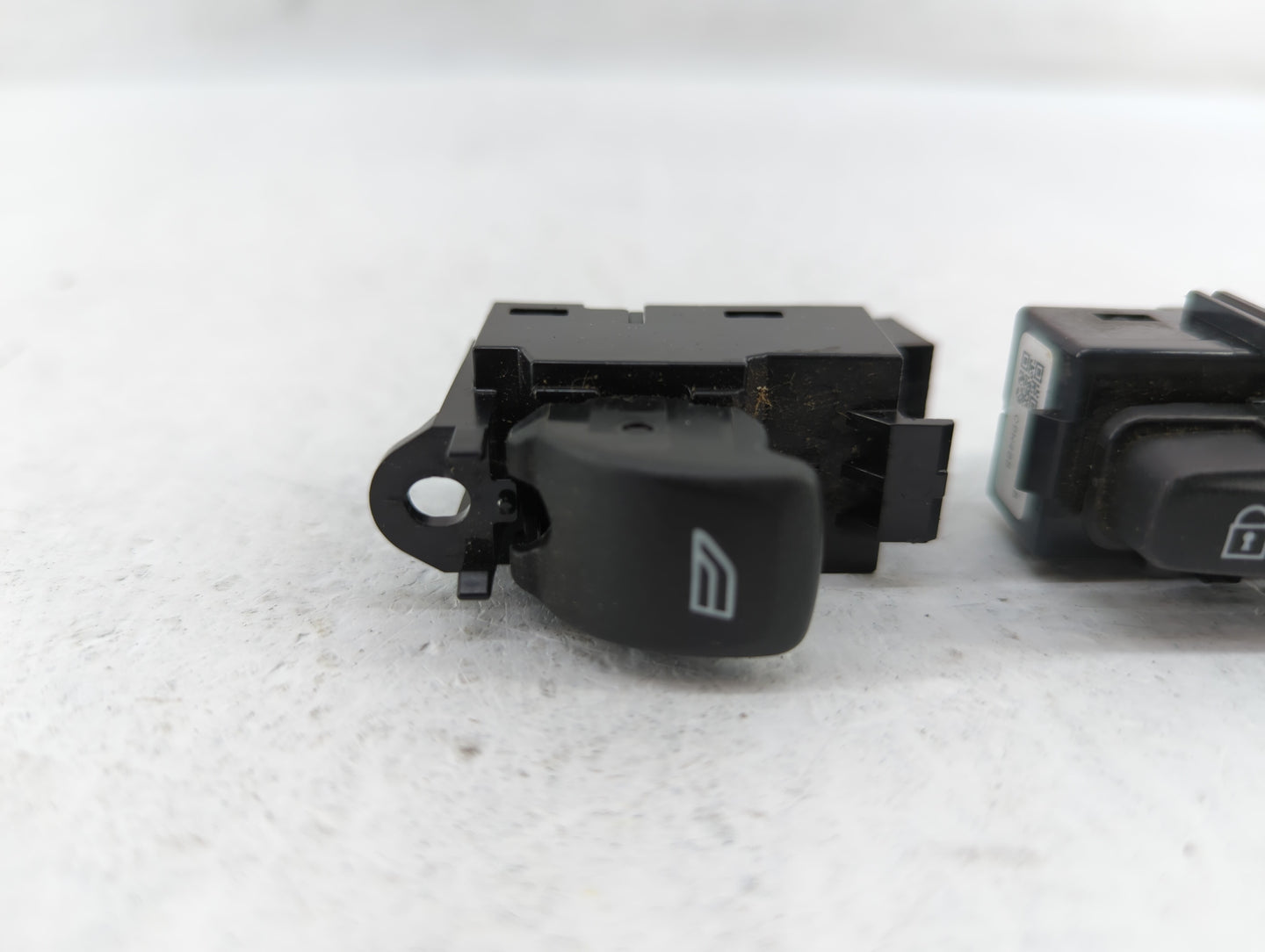 2010 Volvo V70 Master Power Window Switch Replacement Driver Side Left P/N:31272006 Fits OEM Used Auto Parts - Oemusedautopa