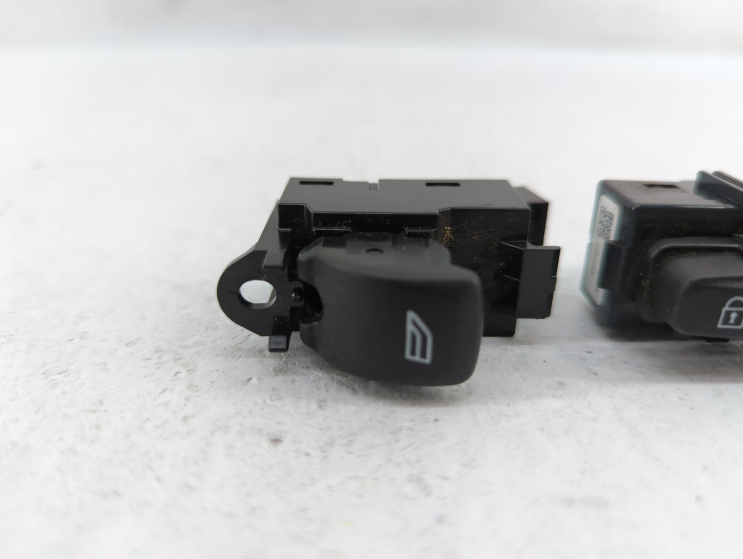 2010 Volvo V70 Master Power Window Switch Replacement Driver Side Left P/N:31272006 Fits OEM Used Auto Parts - Oemusedautopa