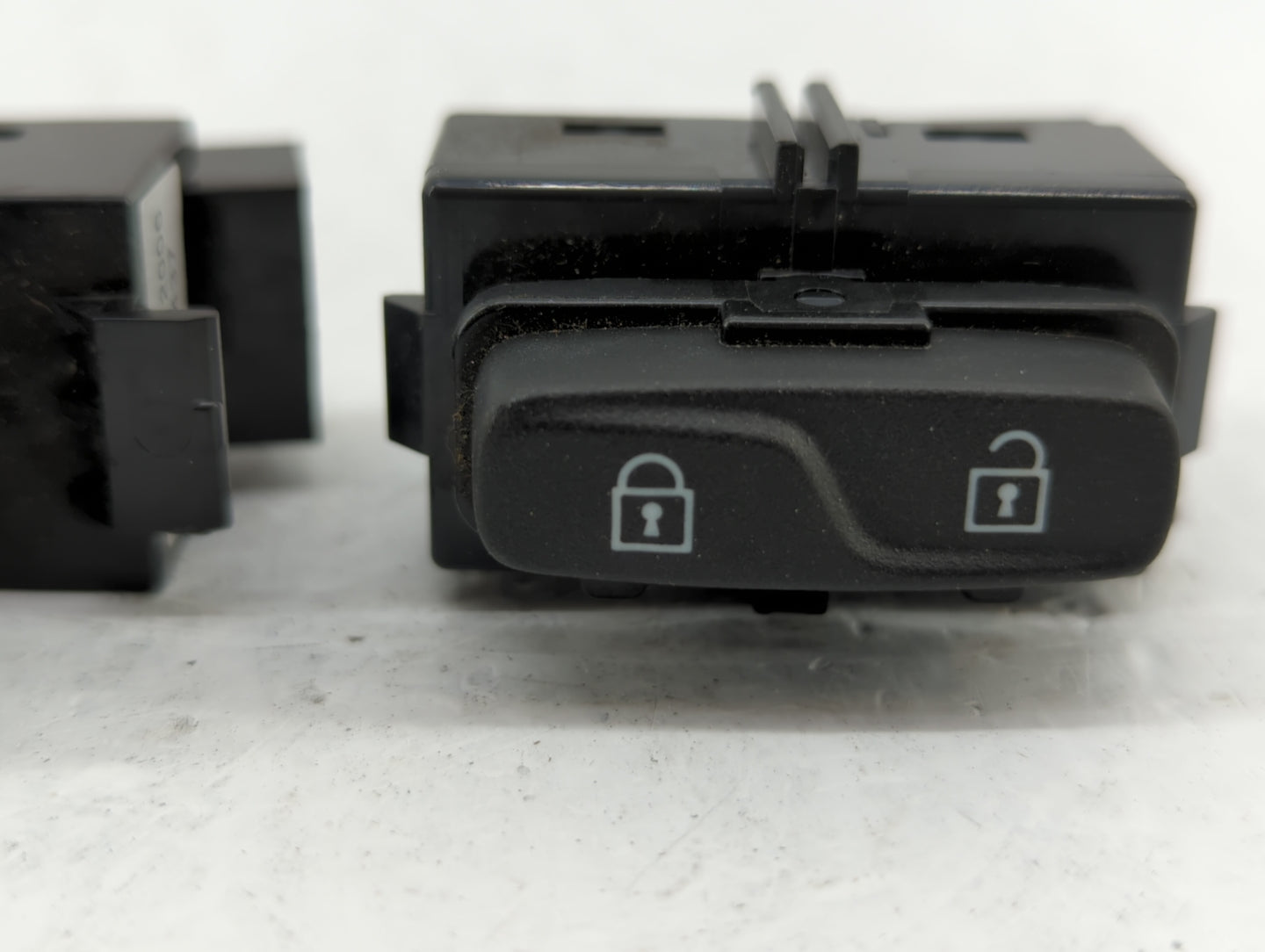 2010 Volvo V70 Master Power Window Switch Replacement Driver Side Left P/N:31272006 Fits OEM Used Auto Parts - Oemusedautopa
