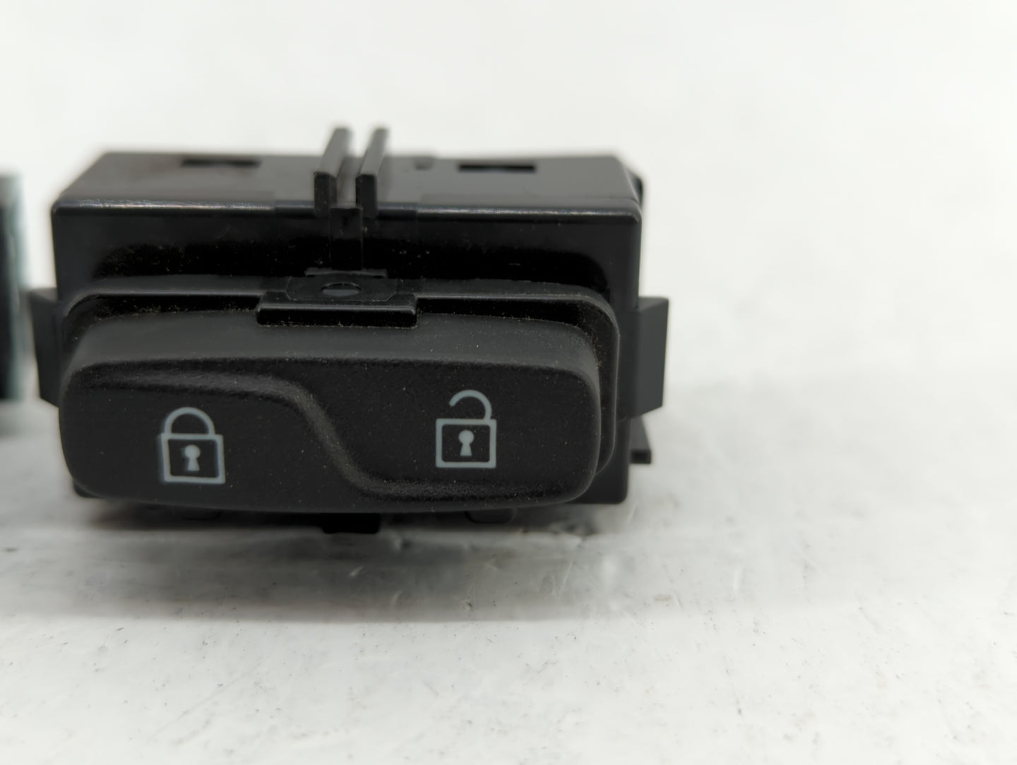 2010 Volvo V70 Master Power Window Switch Replacement Driver Side Left P/N:31272006 Fits OEM Used Auto Parts - Oemusedautopa