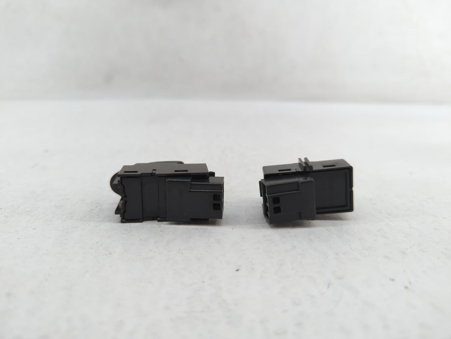 2010 Volvo V70 Master Power Window Switch Replacement Driver Side Left P/N:31272006 Fits OEM Used Auto Parts - Oemusedautopa