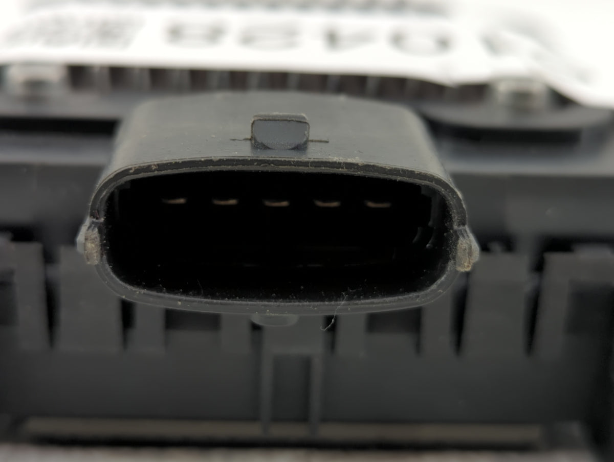 Volvo V70 Am Fm Cd Player Radio Receiver 510428 - Oemusedautoparts1.com