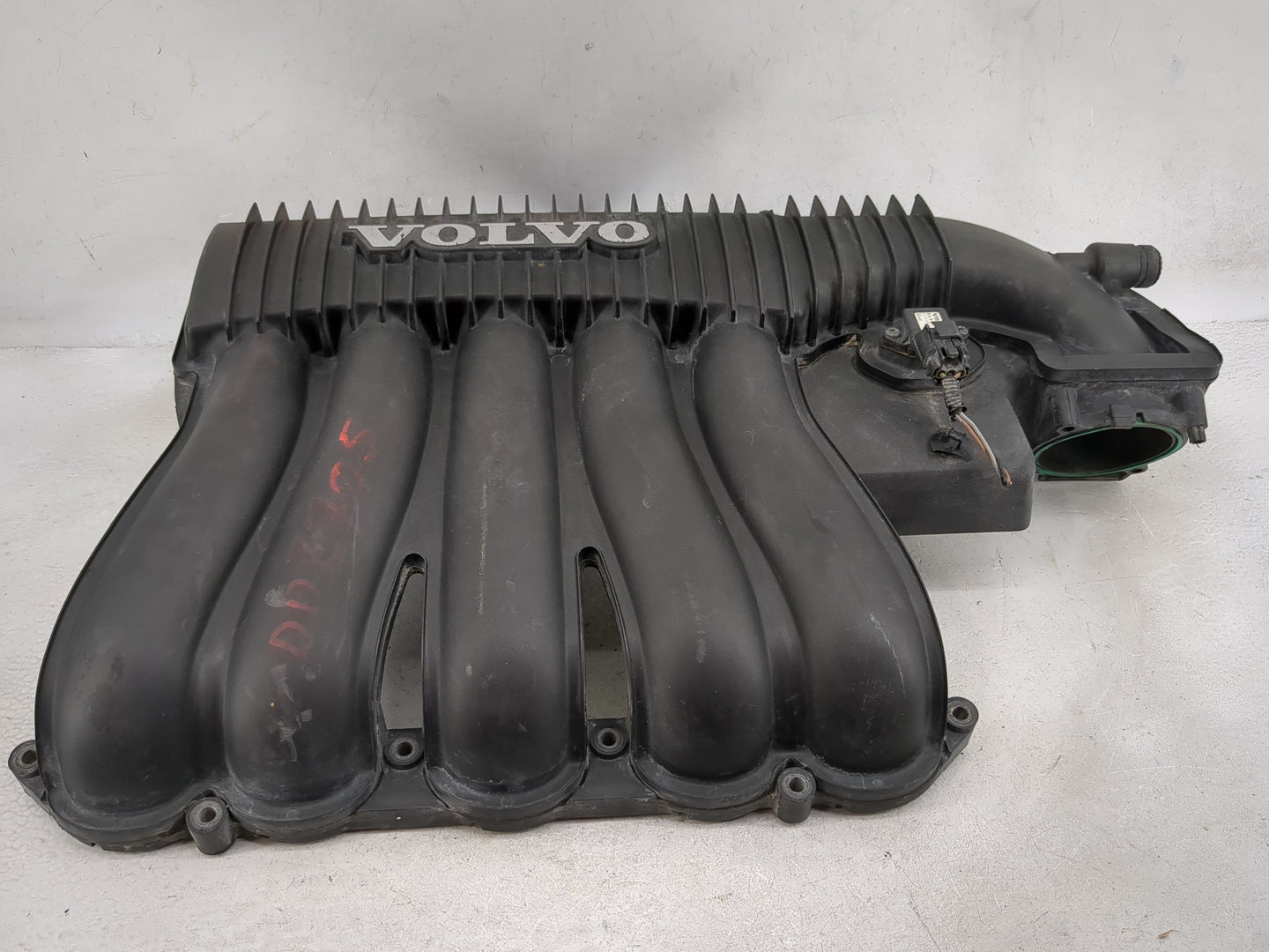 2010 Volvo Volvo 30 Series Air Intake Manifold P/N:30646518 Fits Fits 2004 2005 2006 2007 2008 2009 OEM Used Auto Parts - Oe