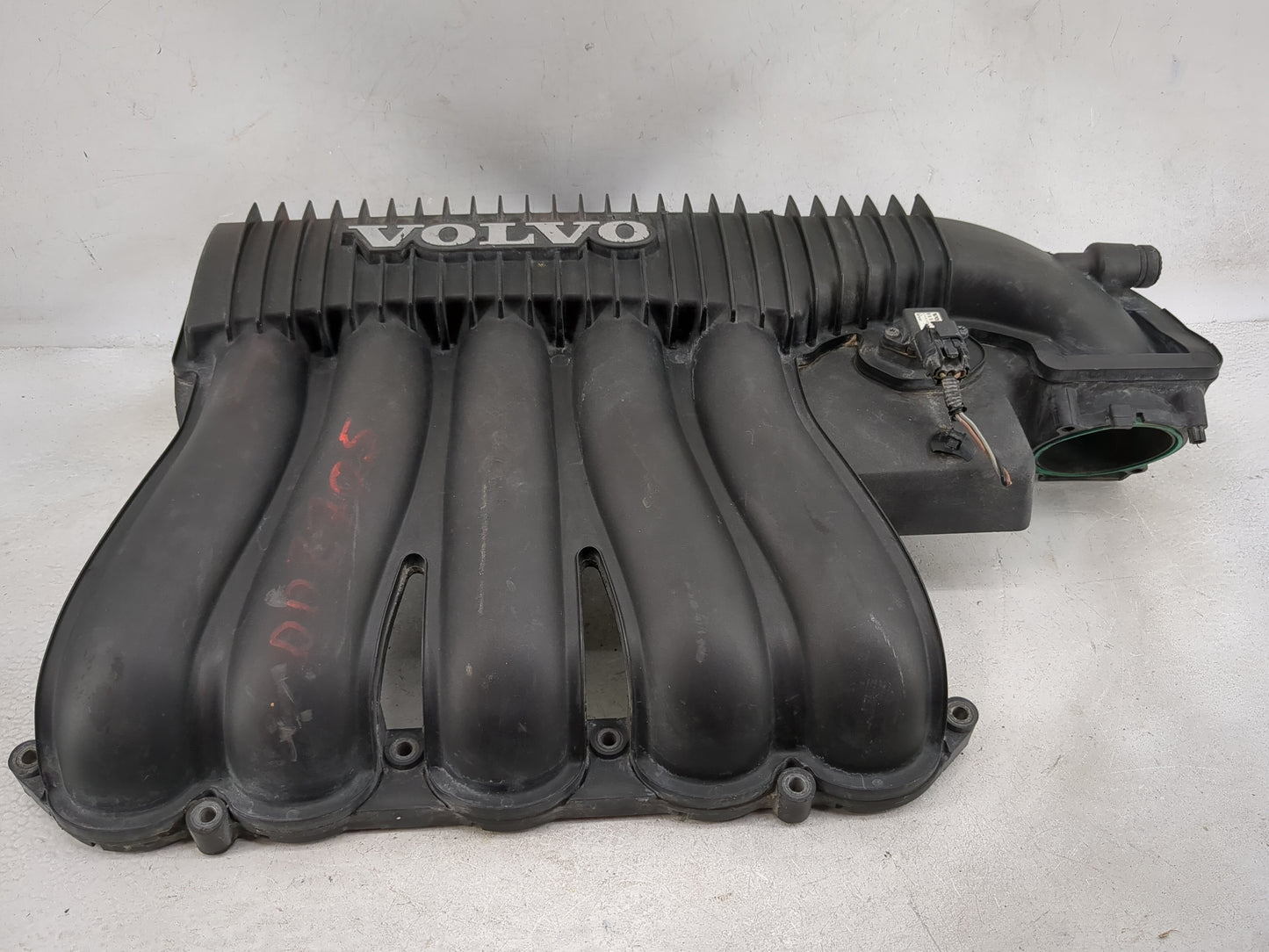2010 Volvo Volvo 30 Series Air Intake Manifold P/N:30646518 Fits Fits 2004 2005 2006 2007 2008 2009 OEM Used Auto Parts - Oe