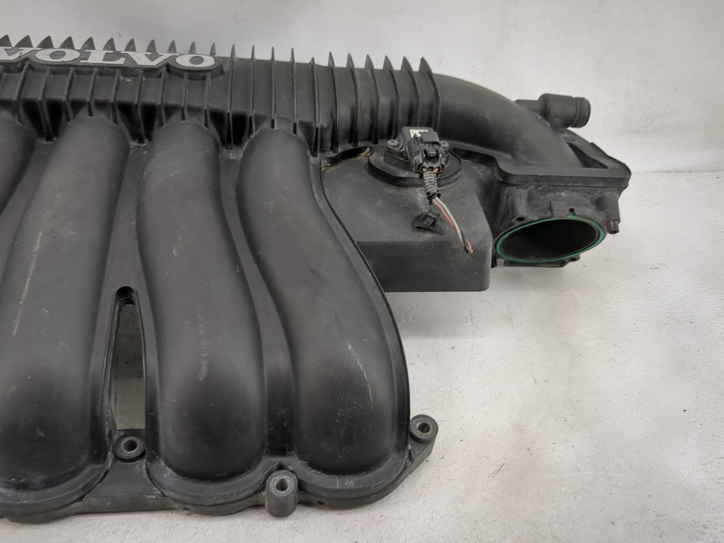 2010 Volvo Volvo 30 Series Air Intake Manifold P/N:30646518 Fits Fits 2004 2005 2006 2007 2008 2009 OEM Used Auto Parts - Oe