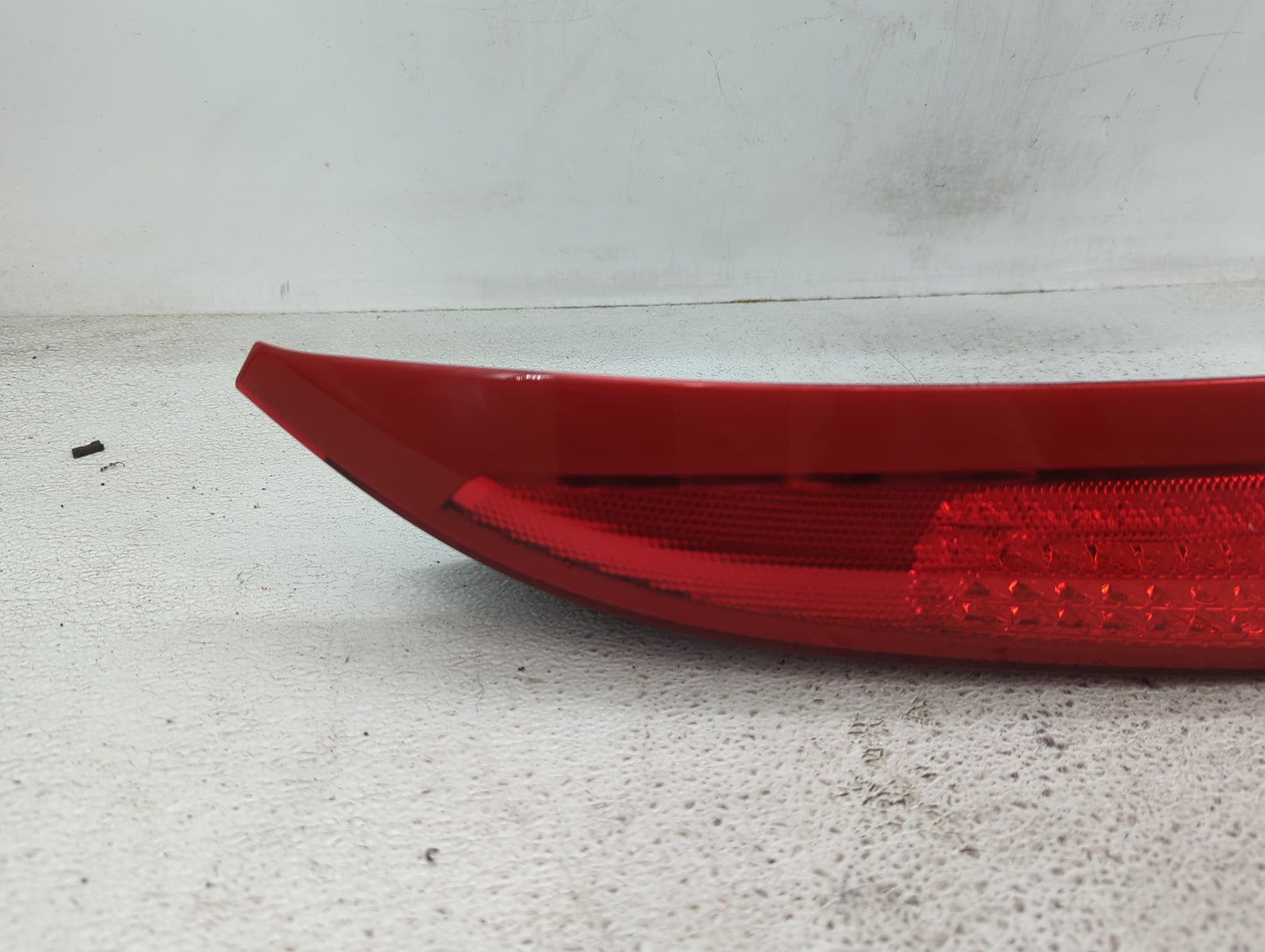 2007-2014 Volvo Xc90 Tail Light Assembly Driver Left OEM P/N:3069814 Fits Fits 2007 2008 2009 2010 2011 2012 2013 2014 OEM U