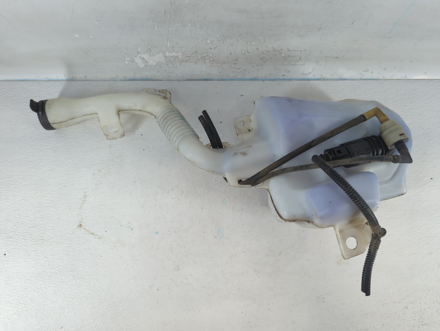 2010-2017 Chevrolet Equinox Windshield Washer Fluid Reservoir Bottle Oem - Oemusedautoparts1.com
