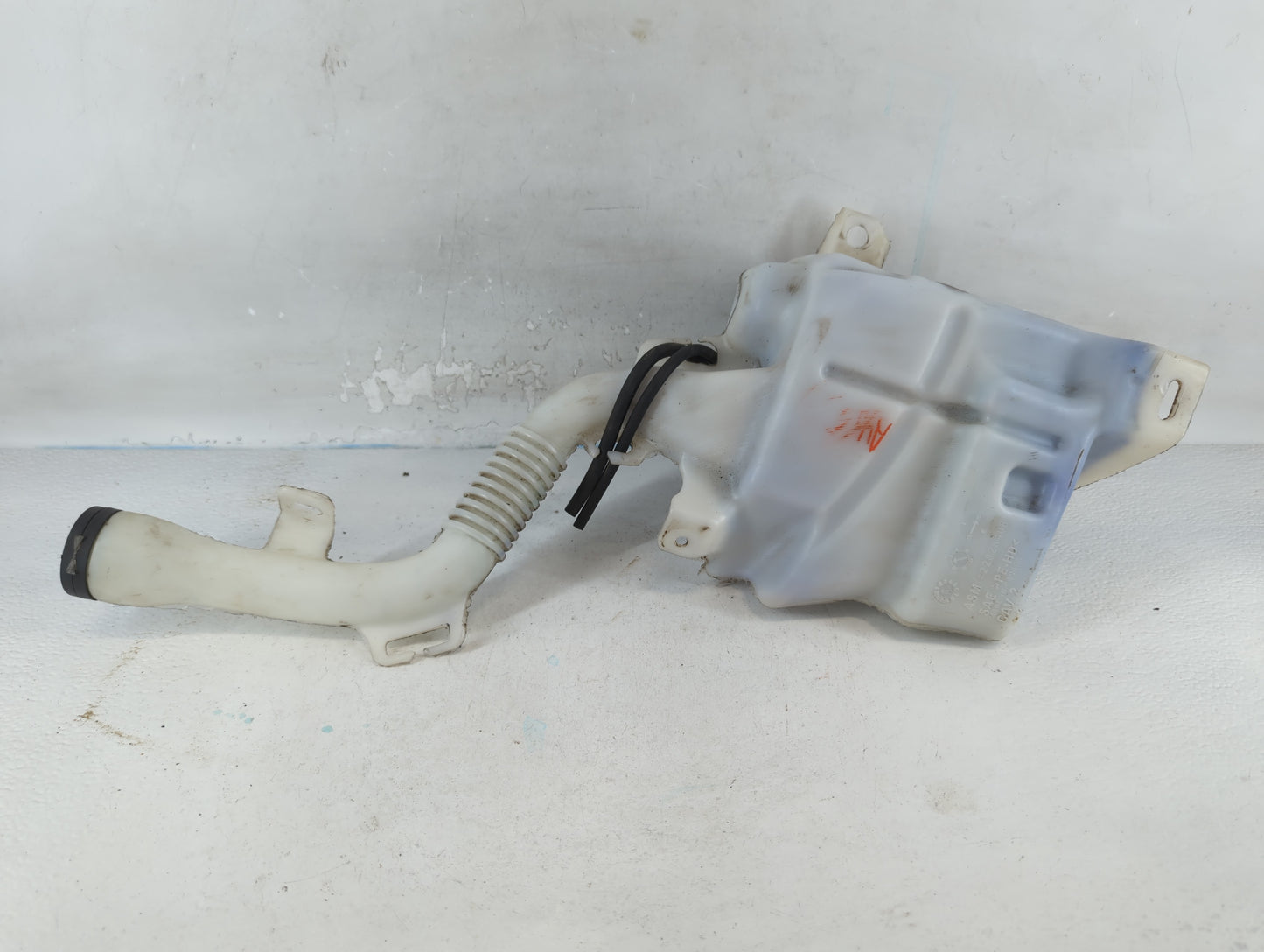 2010-2017 Chevrolet Equinox Windshield Washer Fluid Reservoir Bottle Oem - Oemusedautoparts1.com