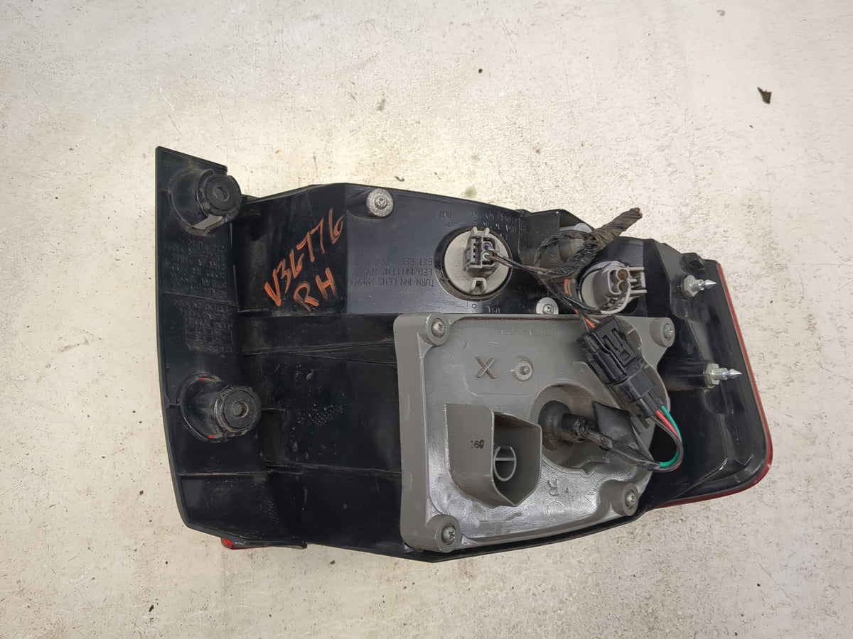 2010-2013 Acura Mdx Tail Light Assembly Passenger Right OEM P/N:33500-STX-A11 33500-STX-A110 Fits Fits 2010 2011 2012 2013 O