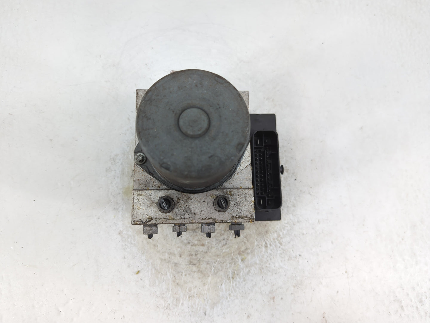 2011-2012 Audi A4 ABS Pump Control Module Replacement P/N:8K0 907 379 BH Fits Fits 2011 2012 OEM Used Auto Parts - Oemusedau