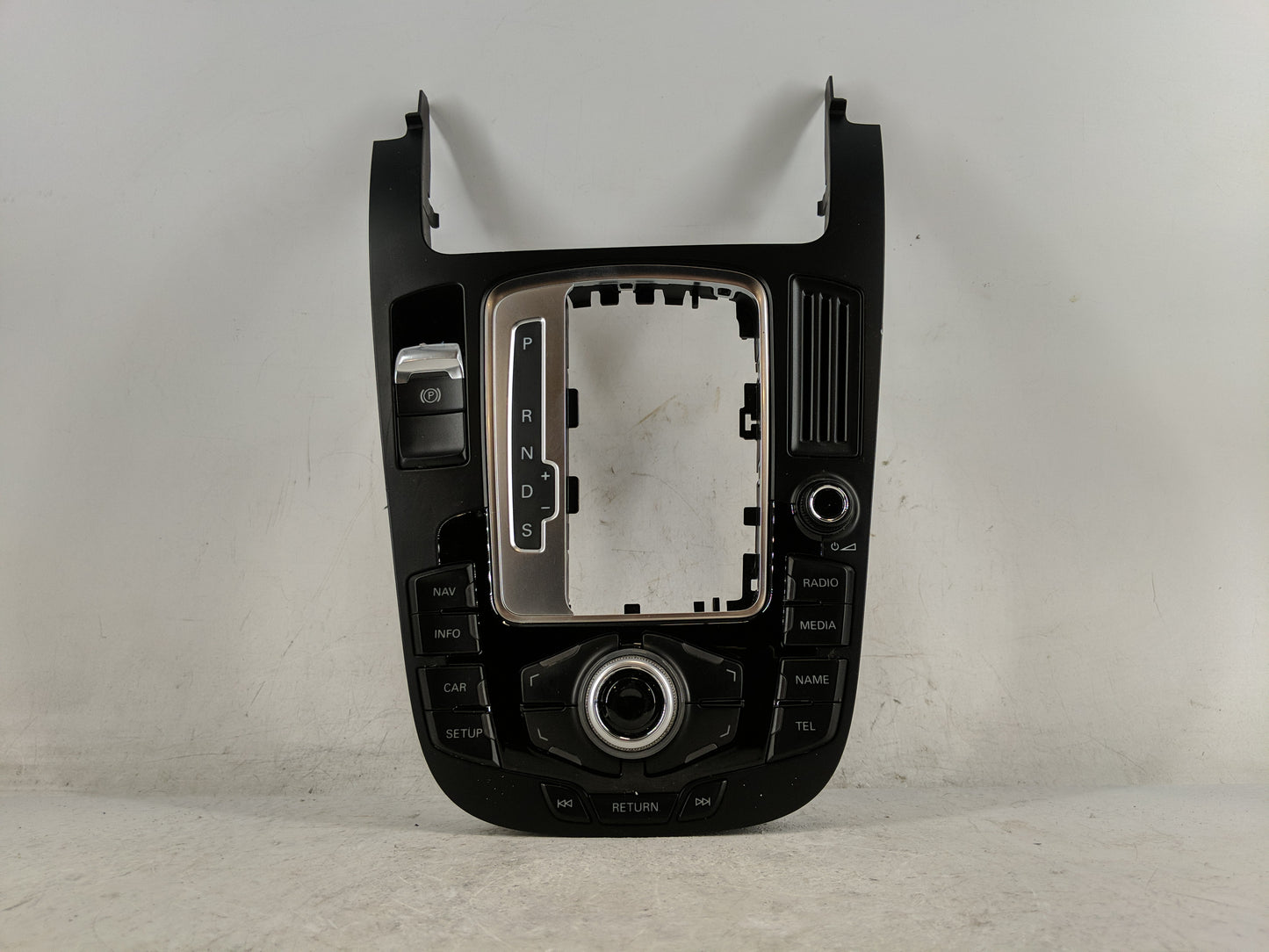 2010-2012 Audi A4 Radio AM FM Cd Player Receiver Replacement P/N:8T0 909 609 F WFX Fits OEM Used Auto Parts - Oemusedautopar