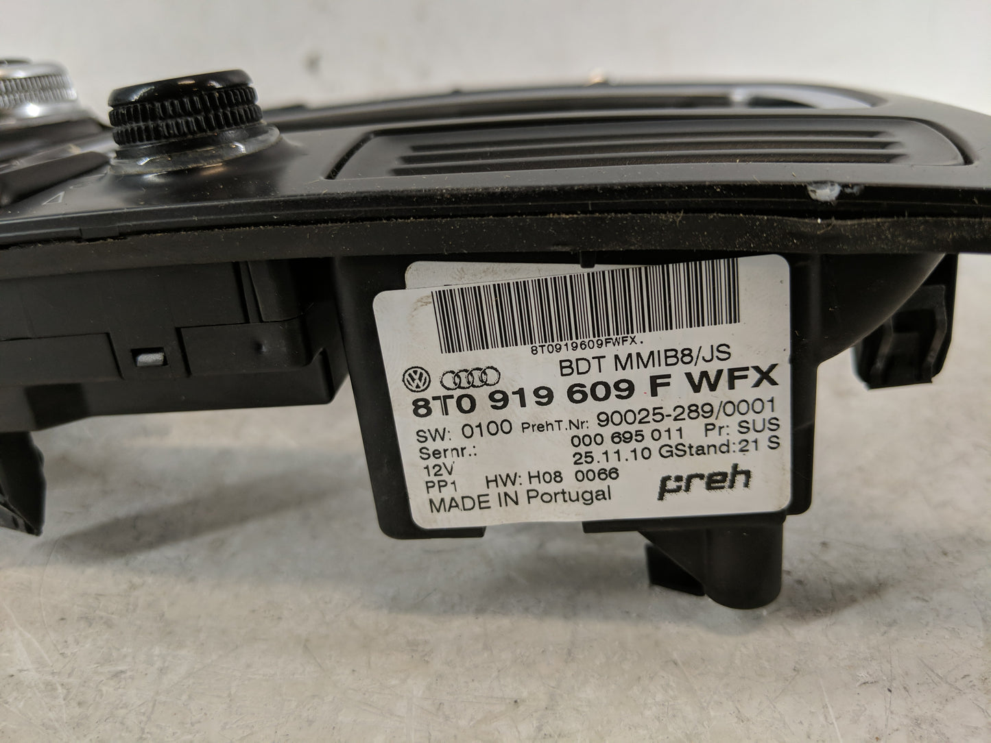 2010-2012 Audi A4 Radio AM FM Cd Player Receiver Replacement P/N:8T0 909 609 F WFX Fits OEM Used Auto Parts - Oemusedautopar