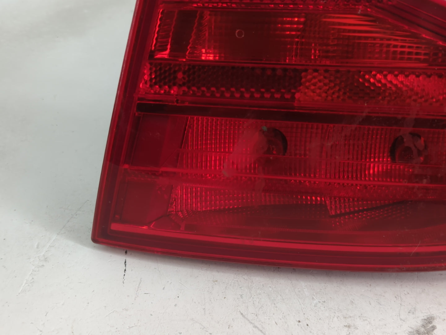 2009-2012 Audi A4 Tail Light Assembly Passenger Right OEM P/N:21968002 Fits Fits 2009 2010 2011 2012 2013 2014 OEM Used Auto