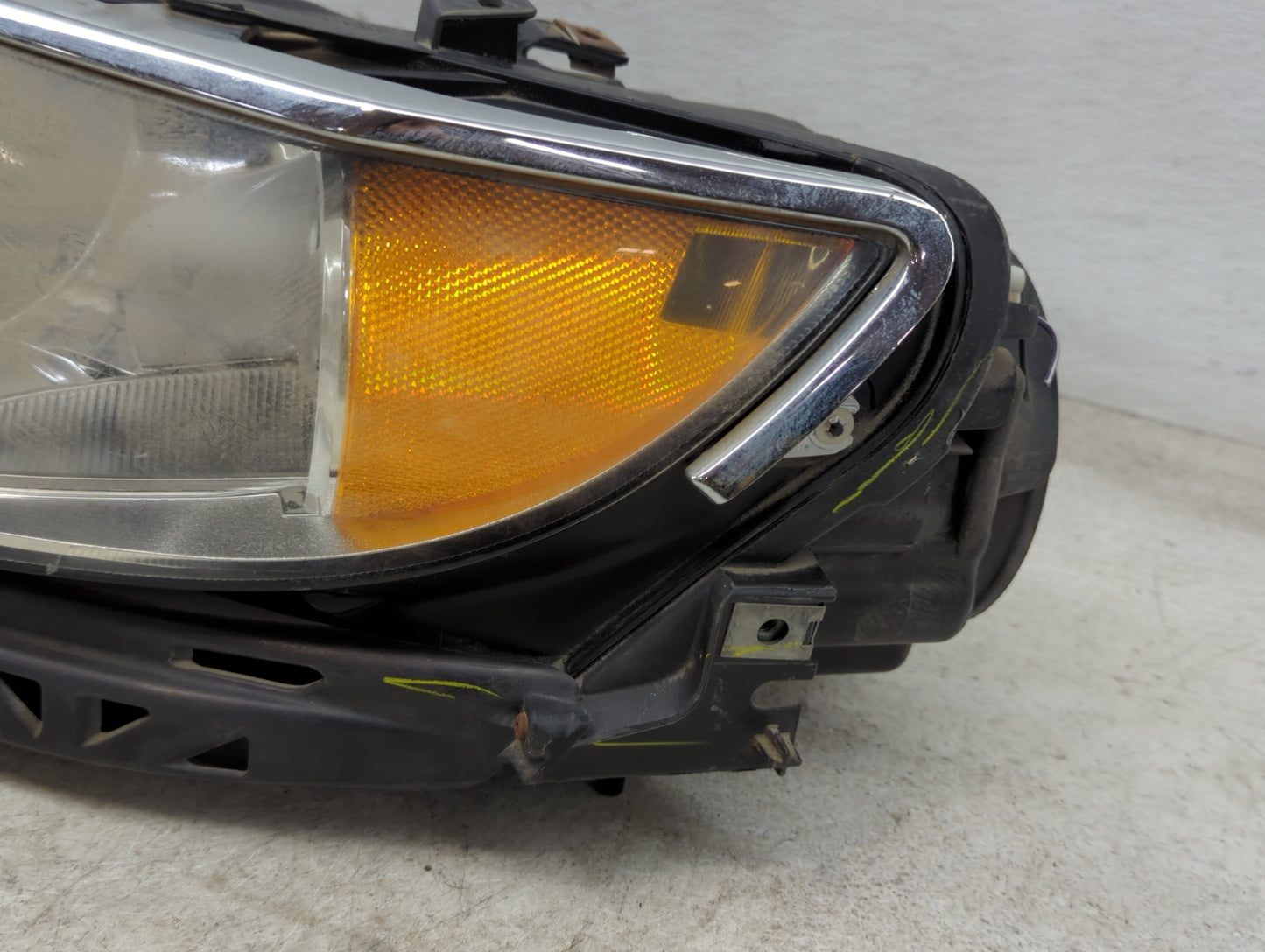 2009-2012 Audi A4 Driver Left Oem Head Light Headlight Lamp - Oemusedautoparts1.com