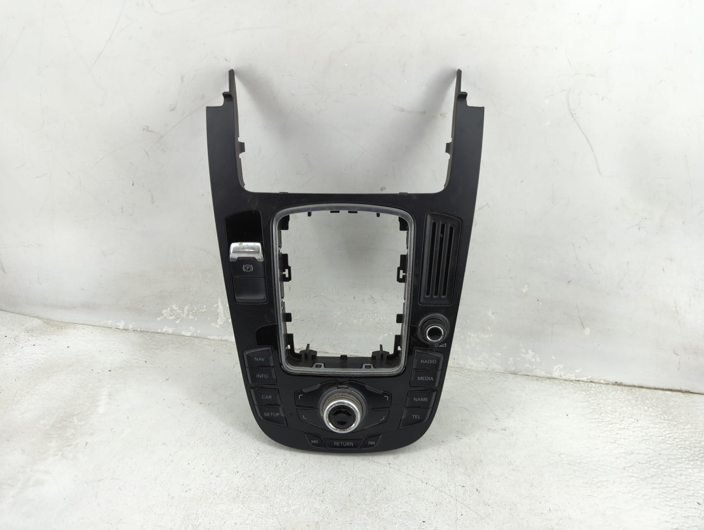 2010-2012 Audi A4 Radio AM FM Cd Player Receiver Replacement P/N:8T0919609F 8T0919609FWFX Fits OEM Used Auto Parts - Oemused