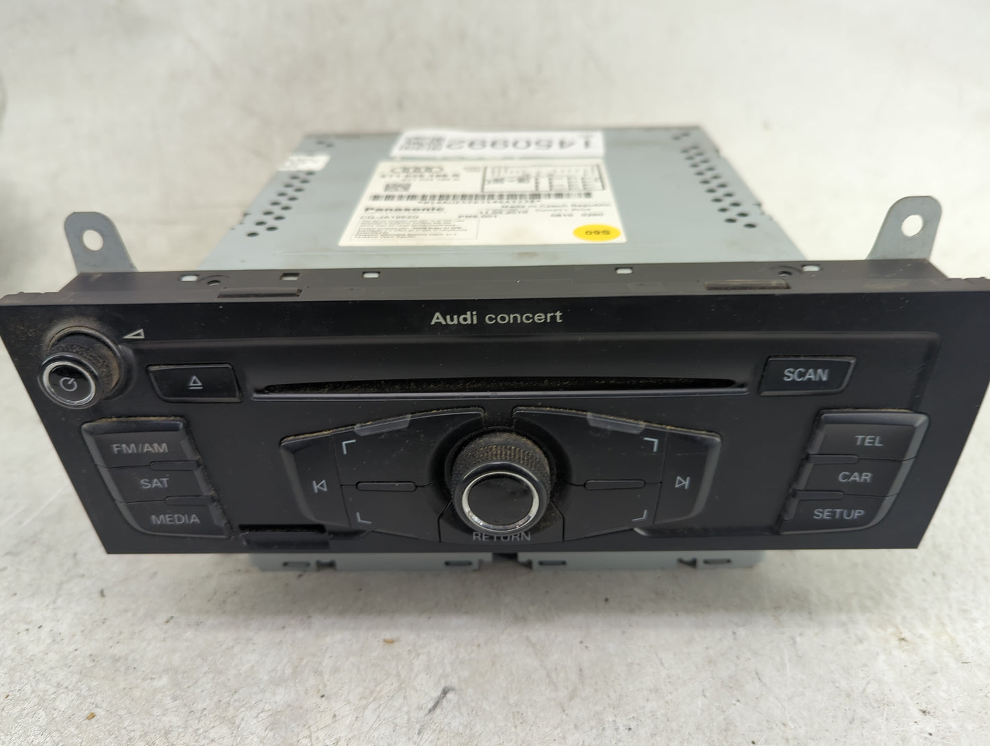 2010-2012 Audi A4 Radio AM FM Cd Player Receiver Replacement P/N:8T1035186R CQ-JA1962G Fits OEM Used Auto Parts - Oemusedaut