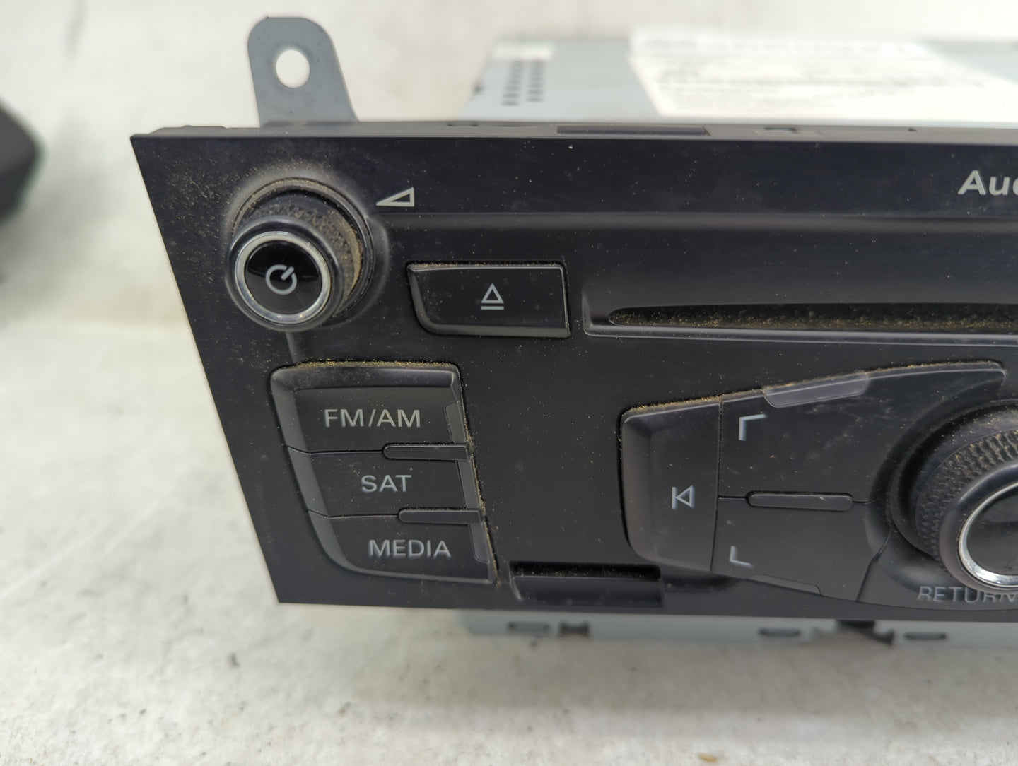2010-2012 Audi A4 Radio AM FM Cd Player Receiver Replacement P/N:8T1035186R CQ-JA1962G Fits OEM Used Auto Parts - Oemusedaut