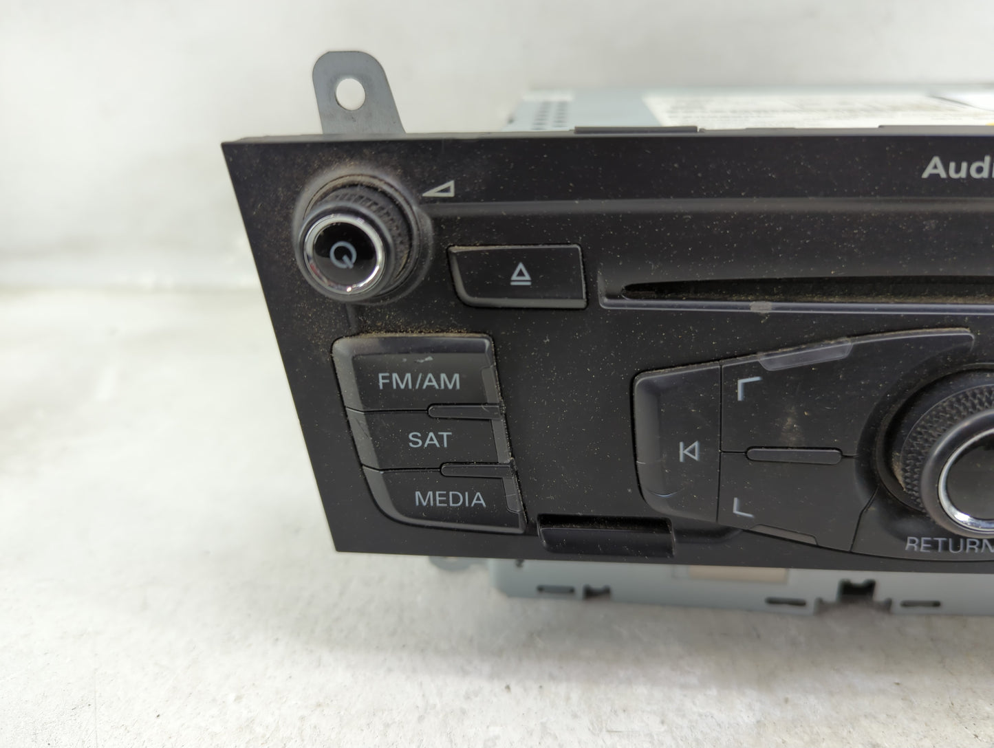 2010-2012 Audi A4 Radio AM FM Cd Player Receiver Replacement P/N:8T1035186R CQ-JA1962G Fits OEM Used Auto Parts - Oemusedaut