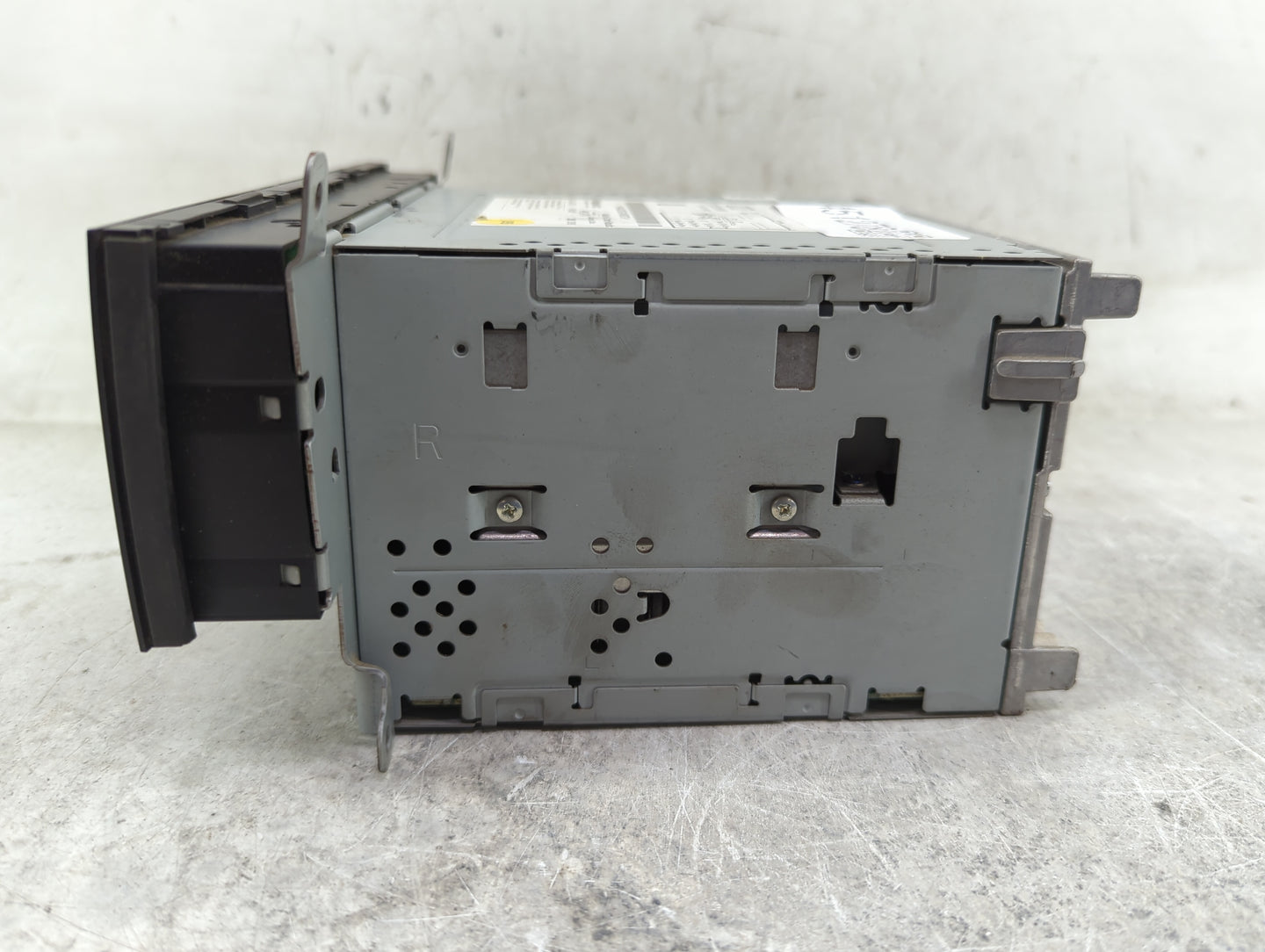 2010-2012 Audi A4 Radio AM FM Cd Player Receiver Replacement P/N:AUZ5Z6J1490272 PM6-001 Fits OEM Used Auto Parts - Oemusedau