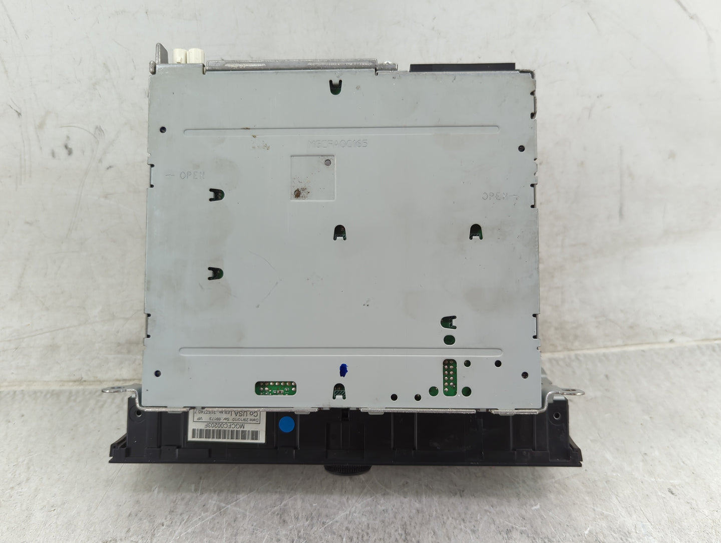 2010-2012 Audi A4 Radio AM FM Cd Player Receiver Replacement P/N:AUZ5Z6J1490272 PM6-001 Fits OEM Used Auto Parts - Oemusedau