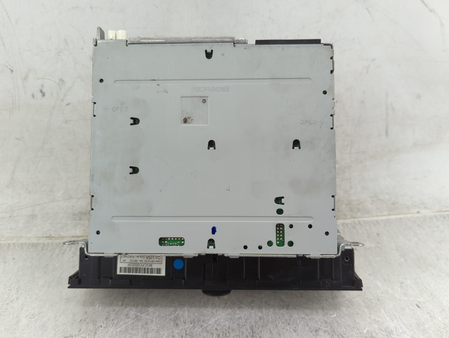 2010-2012 Audi A4 Radio AM FM Cd Player Receiver Replacement P/N:AUZ5Z6J1490272 PM6-001 Fits OEM Used Auto Parts - Oemusedau