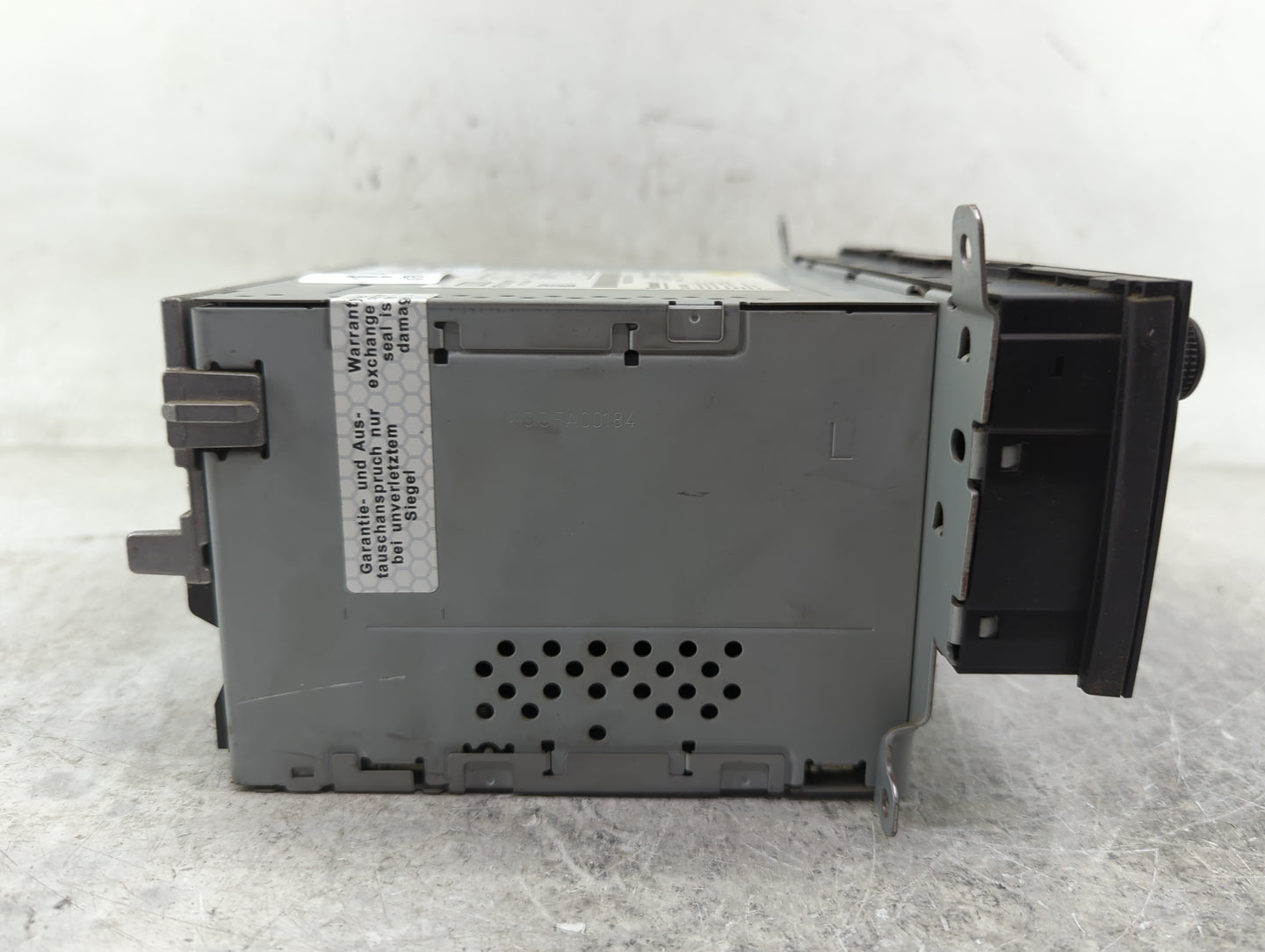 2010-2012 Audi A4 Radio AM FM Cd Player Receiver Replacement P/N:AUZ5Z6J1490272 PM6-001 Fits OEM Used Auto Parts - Oemusedau