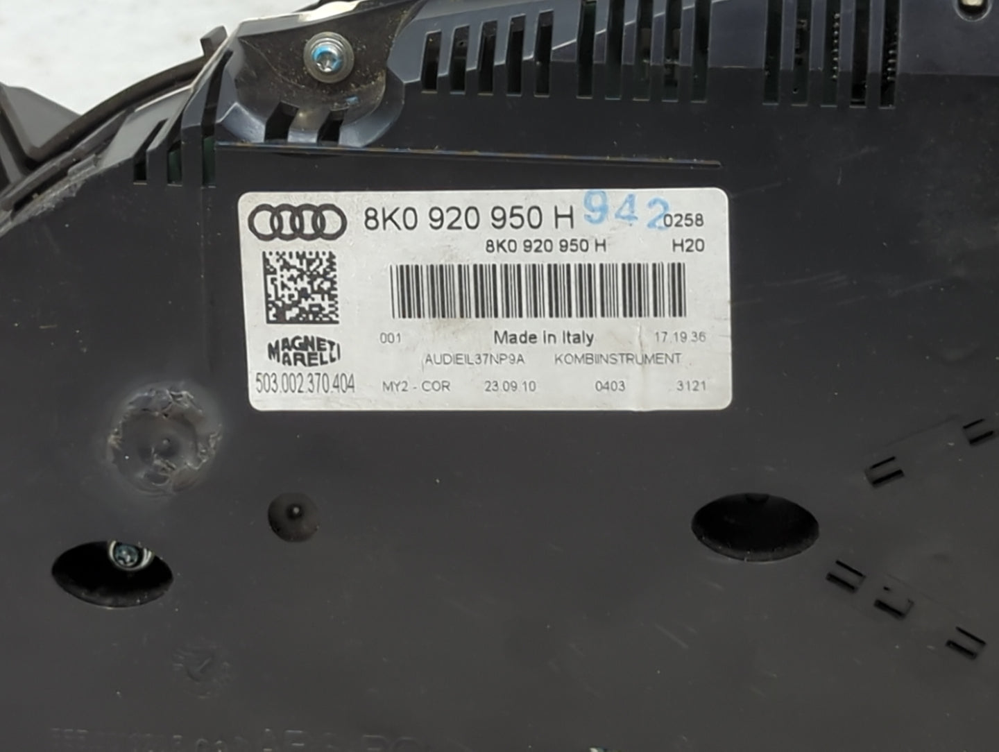 2010-2012 Audi A4 Instrument Cluster Speedometer Gauges P/N:8K0920950H Miles:128K Fits Fits 2010 2011 2012 OEM Used Auto Par