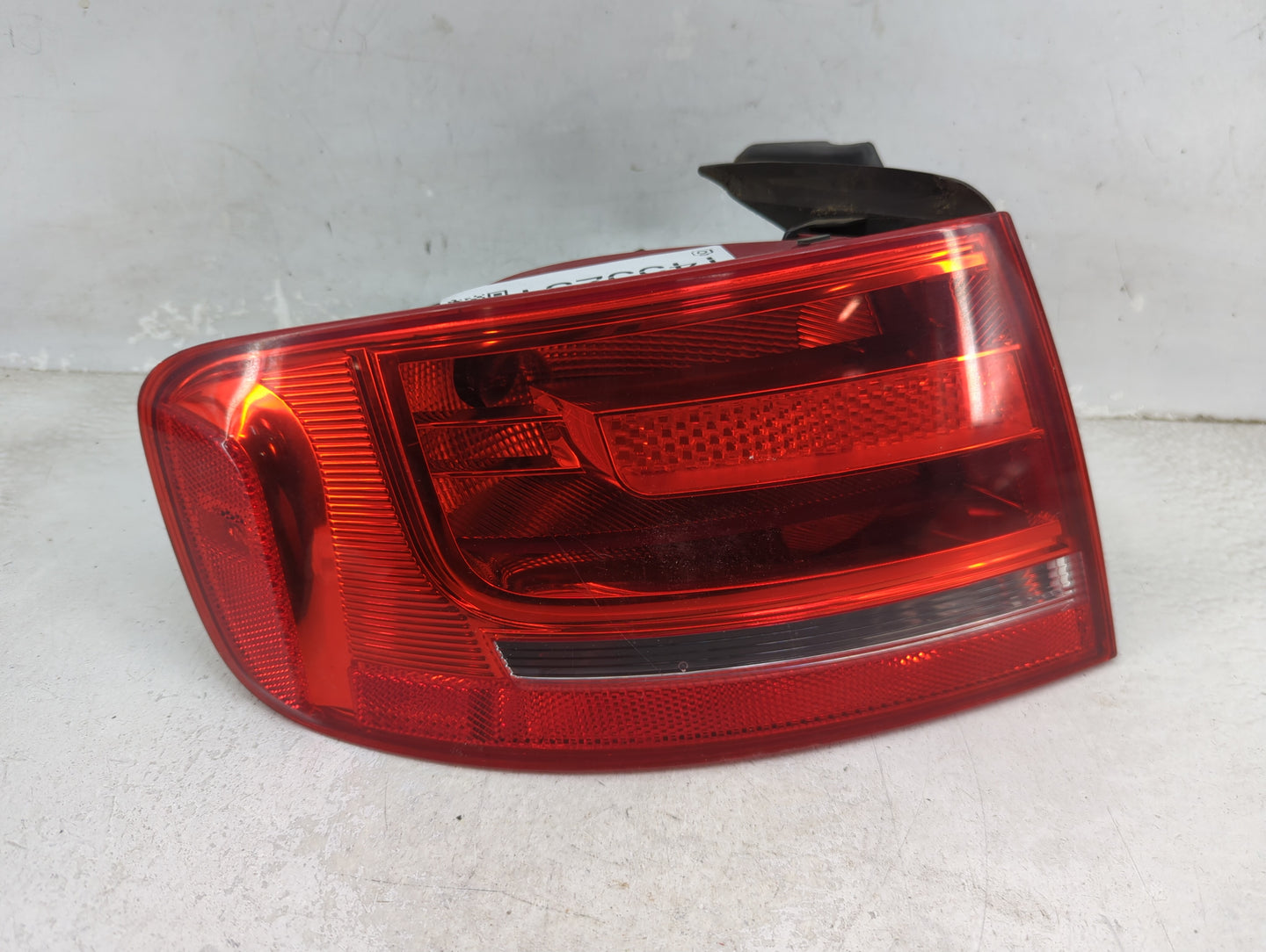 2009-2012 Audi A4 Tail Light Assembly Driver Left OEM P/N:8K5 945 095 E Fits Fits 2009 2010 2011 2012 OEM Used Auto Parts - 