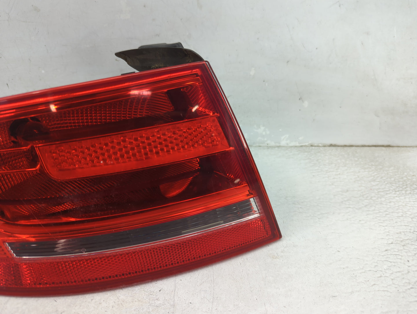 2009-2012 Audi A4 Tail Light Assembly Driver Left OEM P/N:8K5 945 095 E Fits Fits 2009 2010 2011 2012 OEM Used Auto Parts - 
