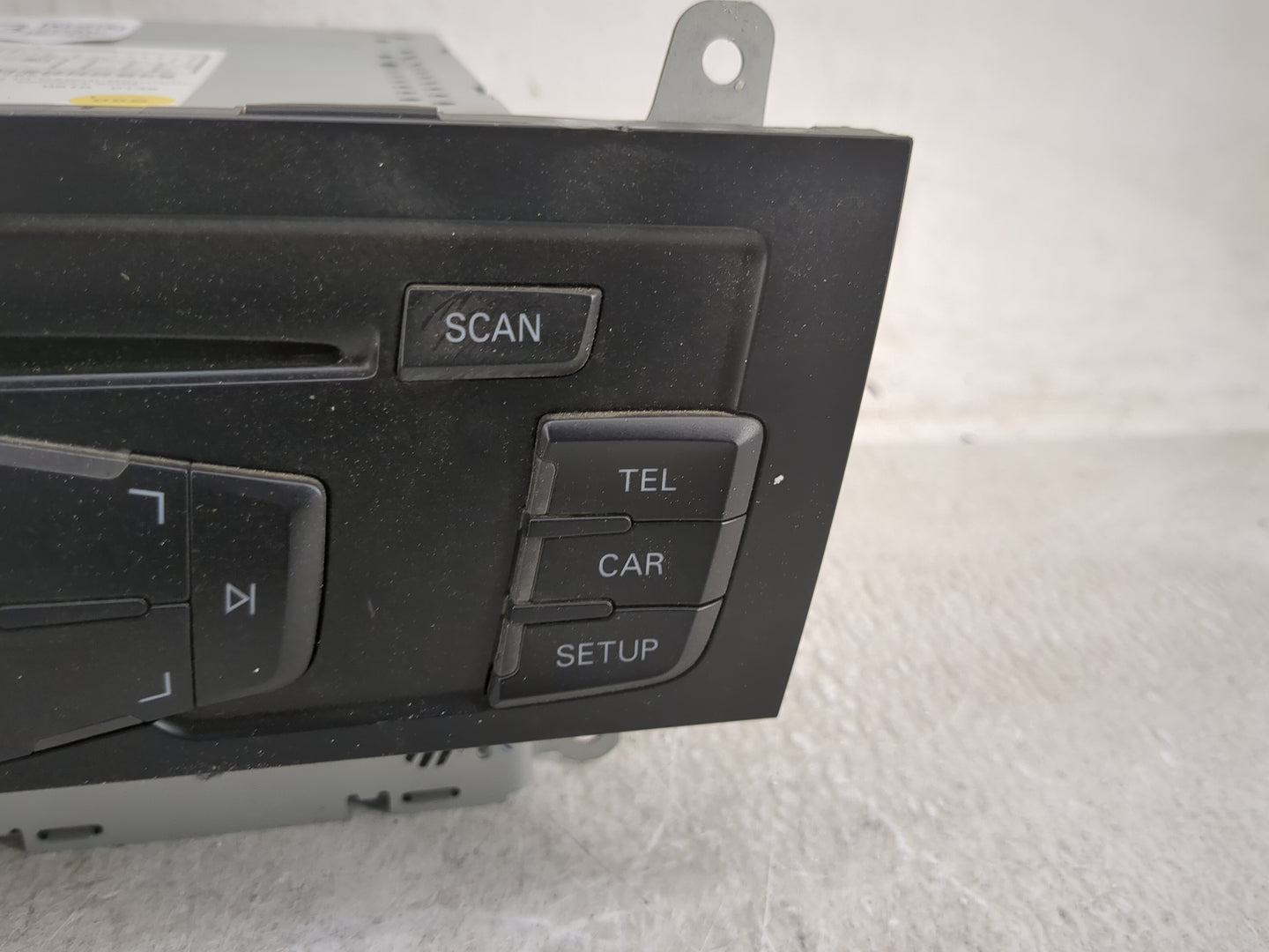 2010-2012 Audi A4 Radio AM FM Cd Player Receiver Replacement P/N:8T1035186R CQ-JA1962G Fits OEM Used Auto Parts - Oemusedaut