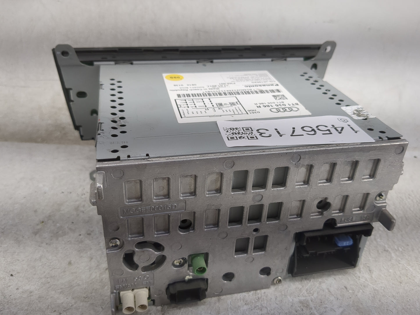 2010-2012 Audi A4 Radio AM FM Cd Player Receiver Replacement P/N:8T1035186R CQ-JA1962G Fits OEM Used Auto Parts - Oemusedaut