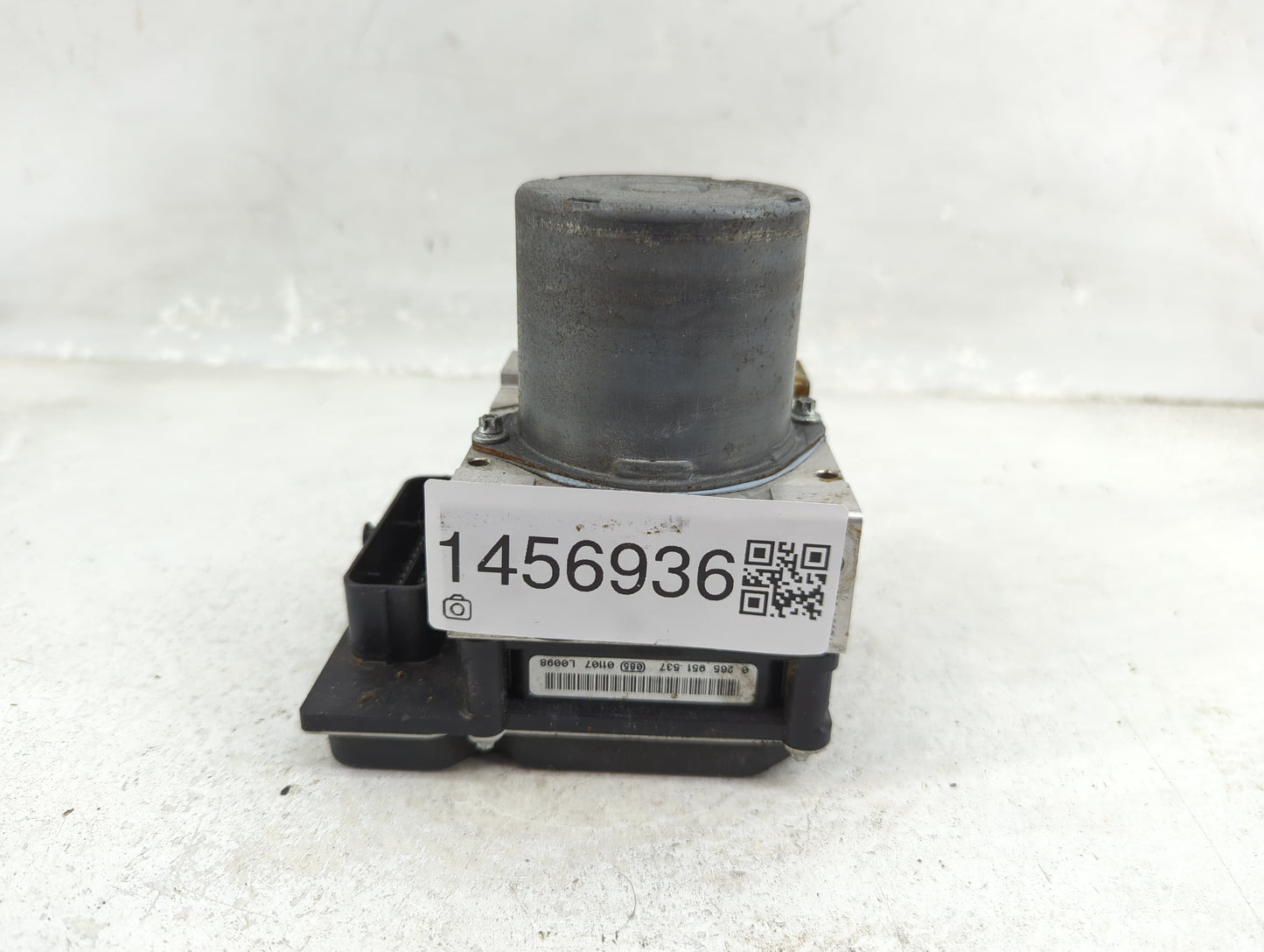2010-2012 Audi A4 ABS Pump Control Module Replacement P/N:8K0 907 379 BH Fits Fits 2010 2011 2012 OEM Used Auto Parts - Oemu