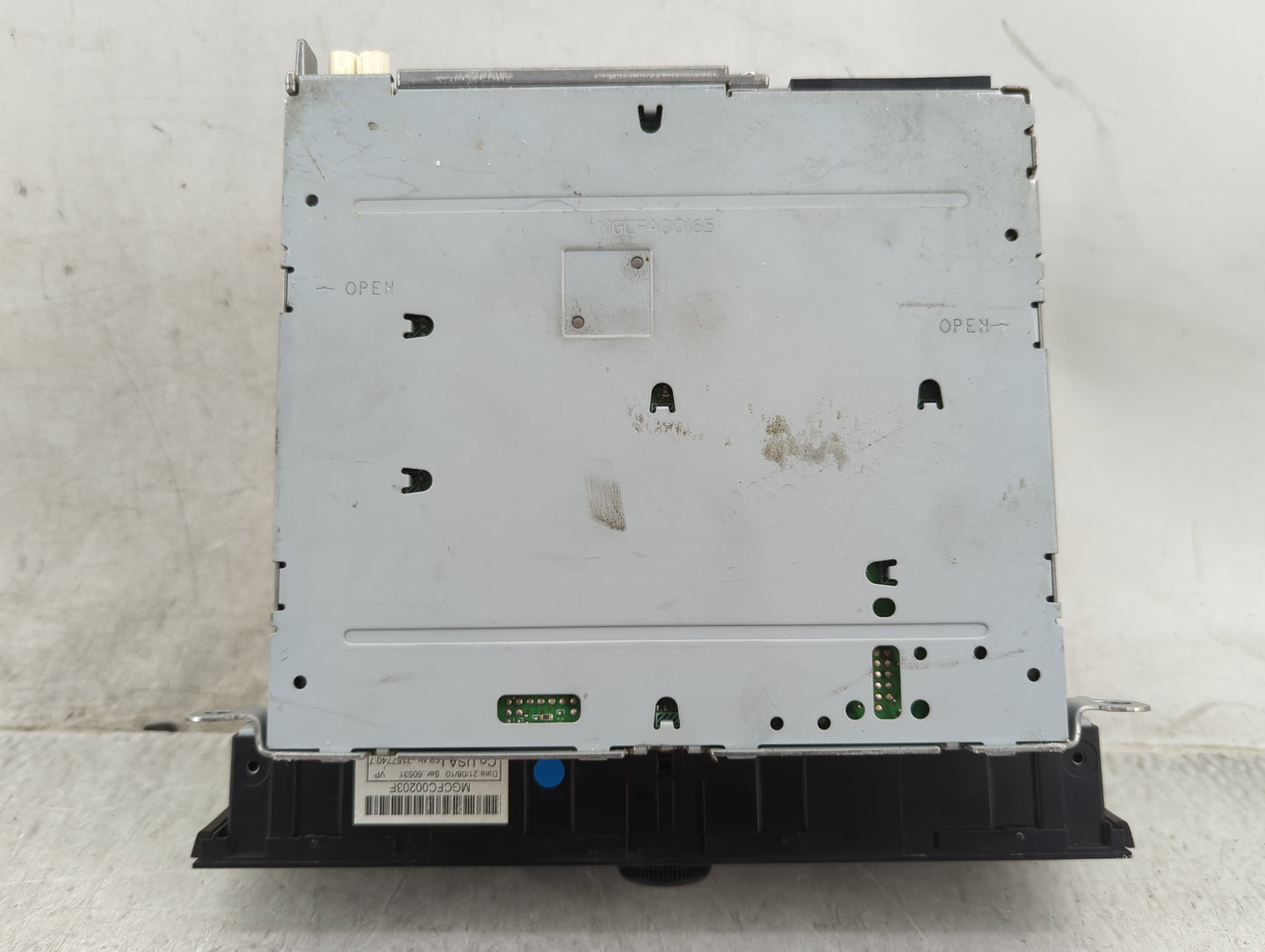 2010-2012 Audi A4 Radio AM FM Cd Player Receiver Replacement P/N:8T1035186R CQ-JA1962G Fits OEM Used Auto Parts - Oemusedaut