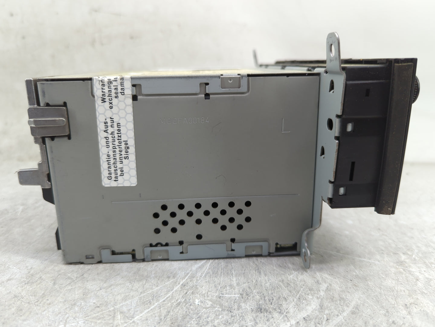 2010-2012 Audi A4 Radio AM FM Cd Player Receiver Replacement P/N:8T1035186R CQ-JA1962G Fits OEM Used Auto Parts - Oemusedaut