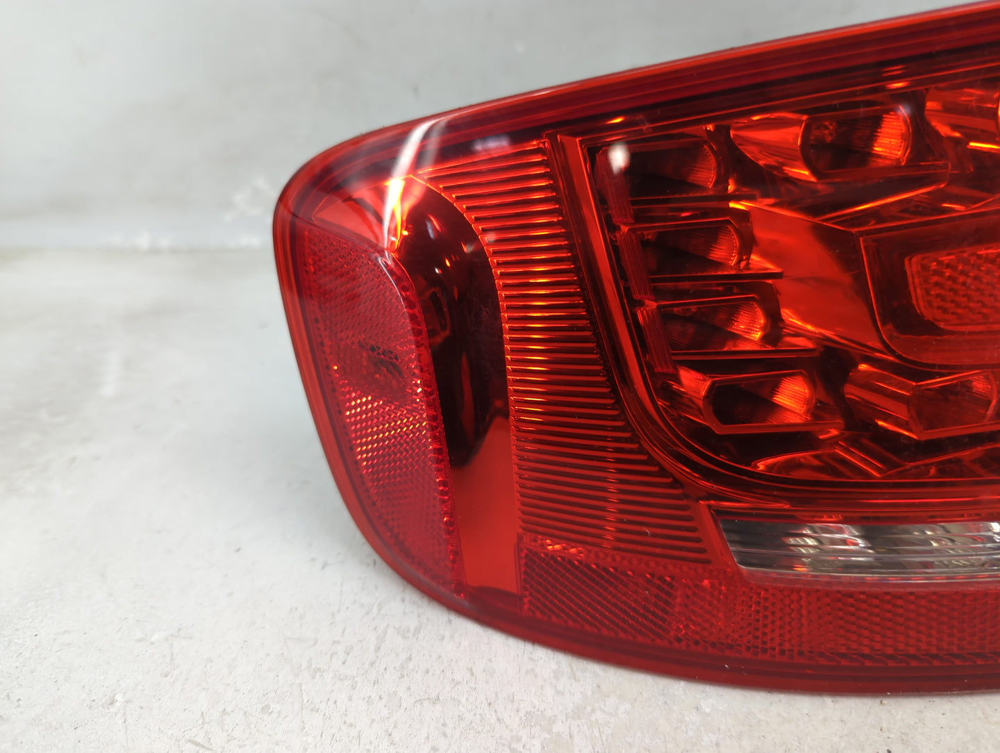 2010-2012 Audi A4 Tail Light Assembly Driver Left OEM P/N:SM043TLPL316 Fits Fits 2010 2011 2012 OEM Used Auto Parts - Oemuse