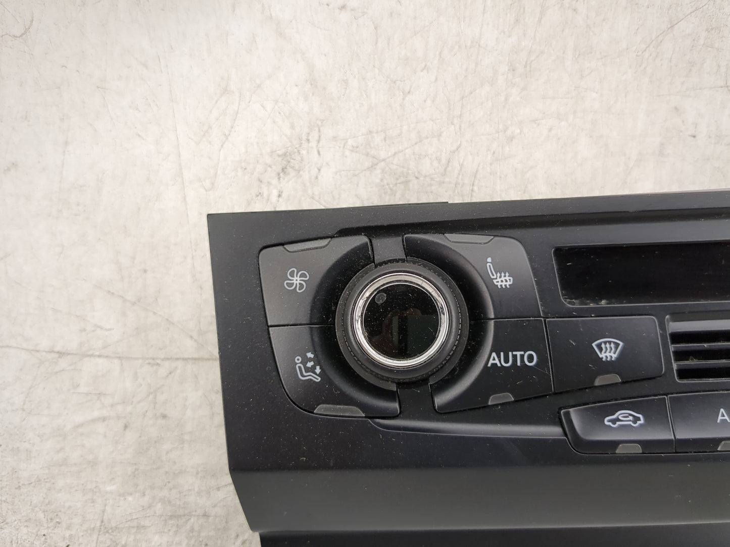 2009-2012 Audi A4 Climate Control Module Temperature AC/Heater Replacement P/N:8T1 820 043 AQ Fits OEM Used Auto Parts - Oem