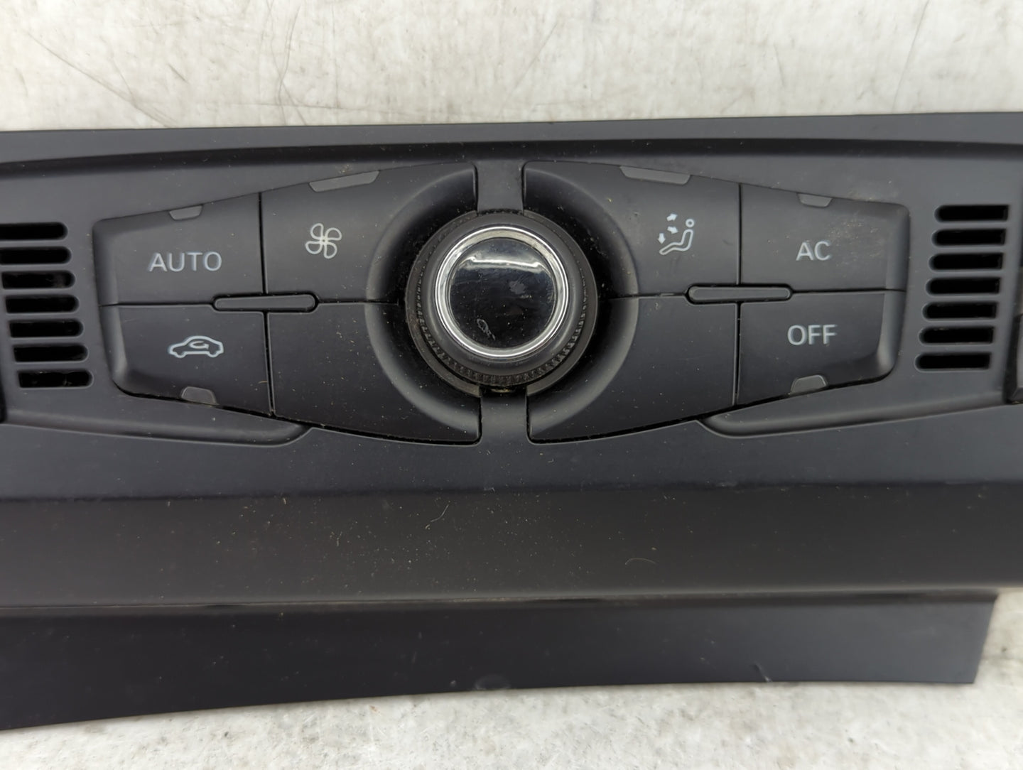 2009-2012 Audi A4 Climate Control Module Temperature AC/Heater Replacement P/N:8T1 820 043 AR 8T1 820 043 AM Fits OEM Used A