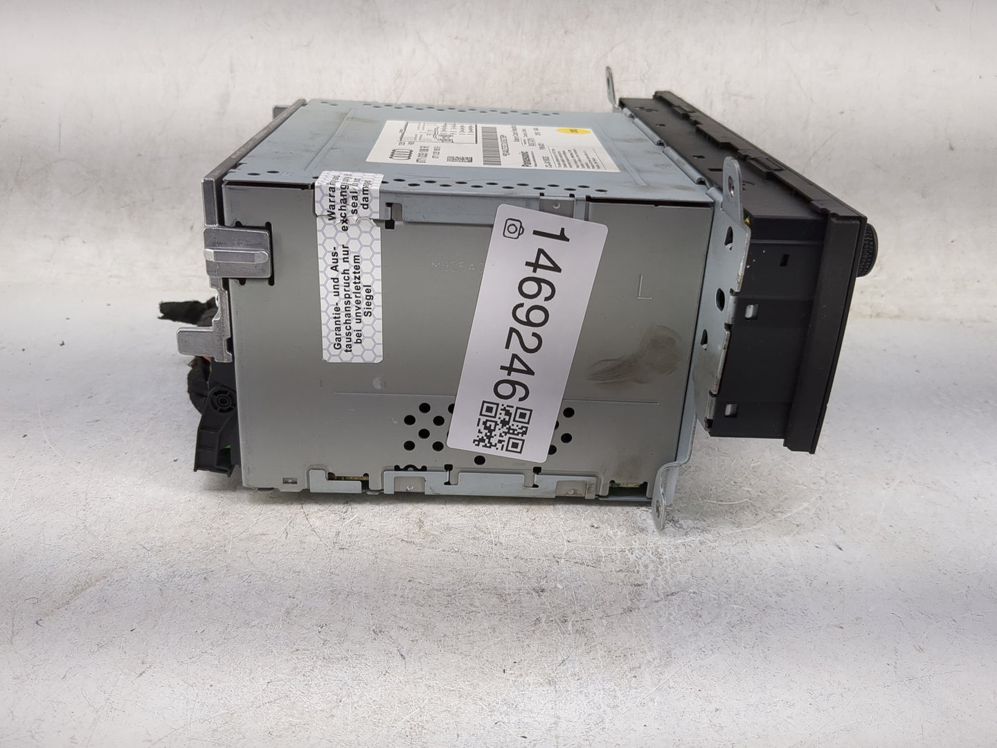 2010-2012 Audi A4 Radio AM FM Cd Player Receiver Replacement P/N:8T1035186R CQ-JA1952G Fits OEM Used Auto Parts - Oemusedaut