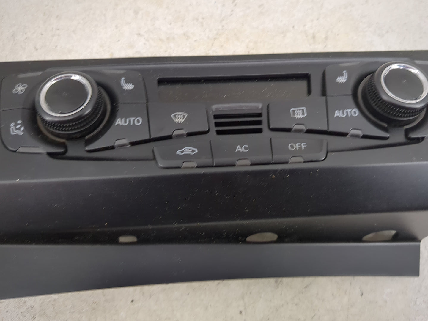 2009-2012 Audi A4 Climate Control Module Temperature AC/Heater Replacement P/N:8T1820043 A2C53346679 Fits OEM Used Auto Part
