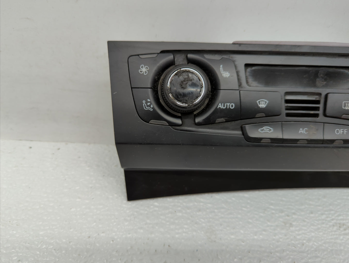 2009-2012 Audi A4 Climate Control Module Temperature AC/Heater Replacement P/N:8T1 820 043 AK 8T1 820 043 AL Fits OEM Used A