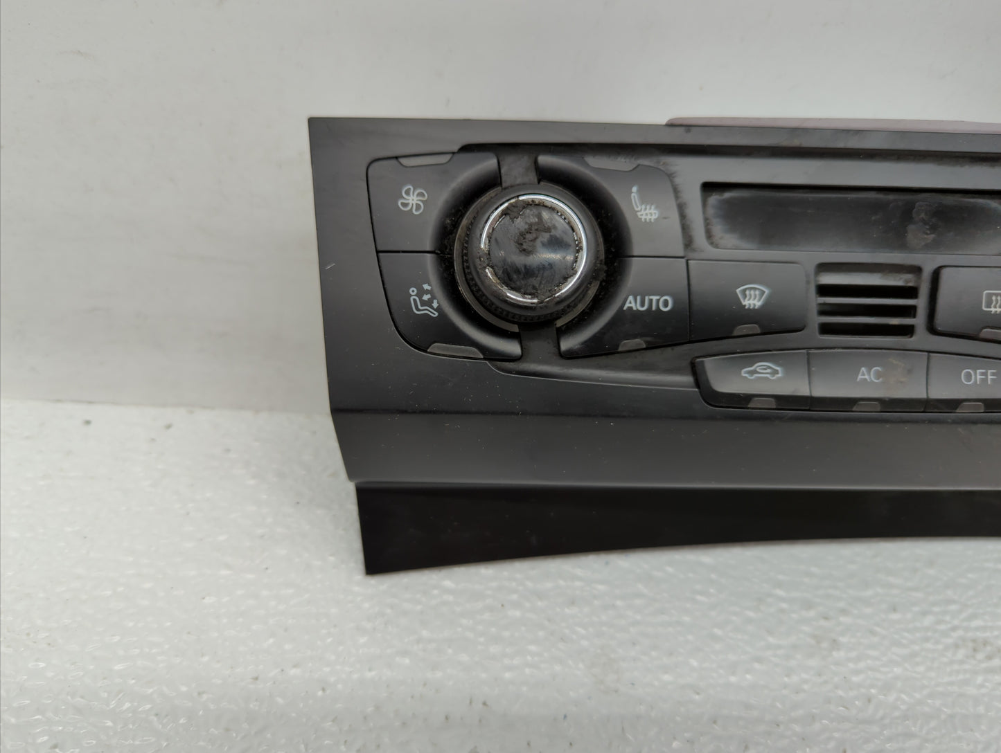 2009-2012 Audi A4 Climate Control Module Temperature AC/Heater Replacement P/N:8T1 820 043 AK 8T1 820 043 AL Fits OEM Used A