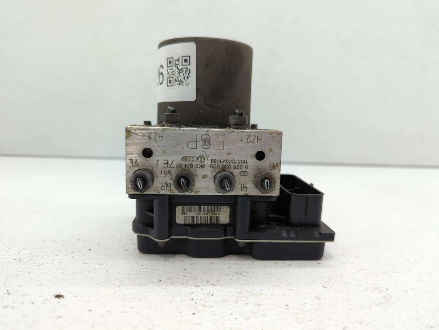 2011-2012 Audi A4 ABS Pump Control Module Replacement P/N:8K0 614 517 EJ Fits Fits 2011 2012 OEM Used Auto Parts - Oemusedau