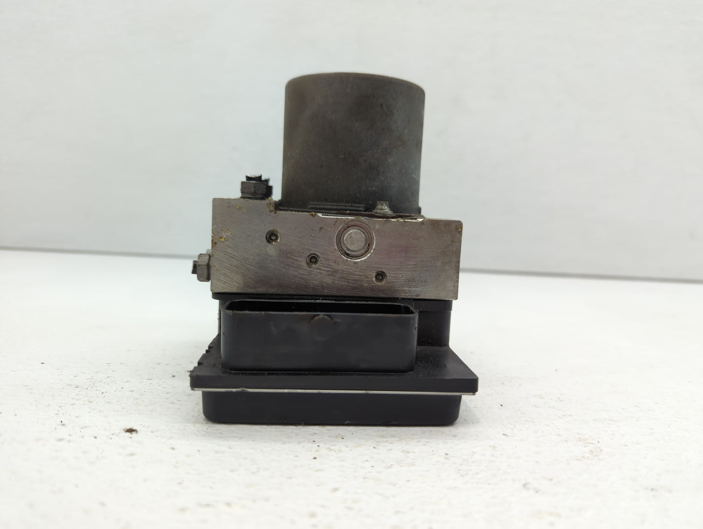 2011-2012 Audi A4 ABS Pump Control Module Replacement P/N:8K0 614 517 EJ Fits Fits 2011 2012 OEM Used Auto Parts - Oemusedau