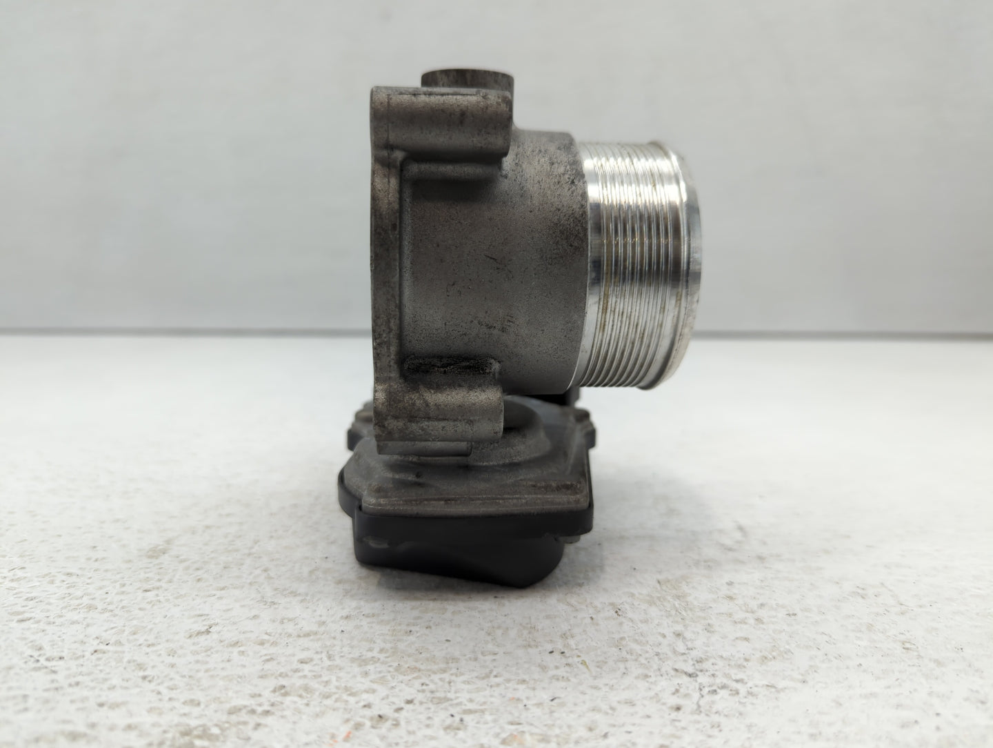 2005-2016 Audi A4 Throttle Body P/N:06F 133 062 Q 06F 133 062 J Fits OEM Used Auto Parts - Oemusedautoparts1.com